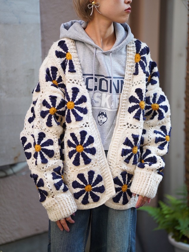 MacMahonKnittingMills(マクマホンニッティングミルズ) “Crochet V-neck Cardigan -Square”