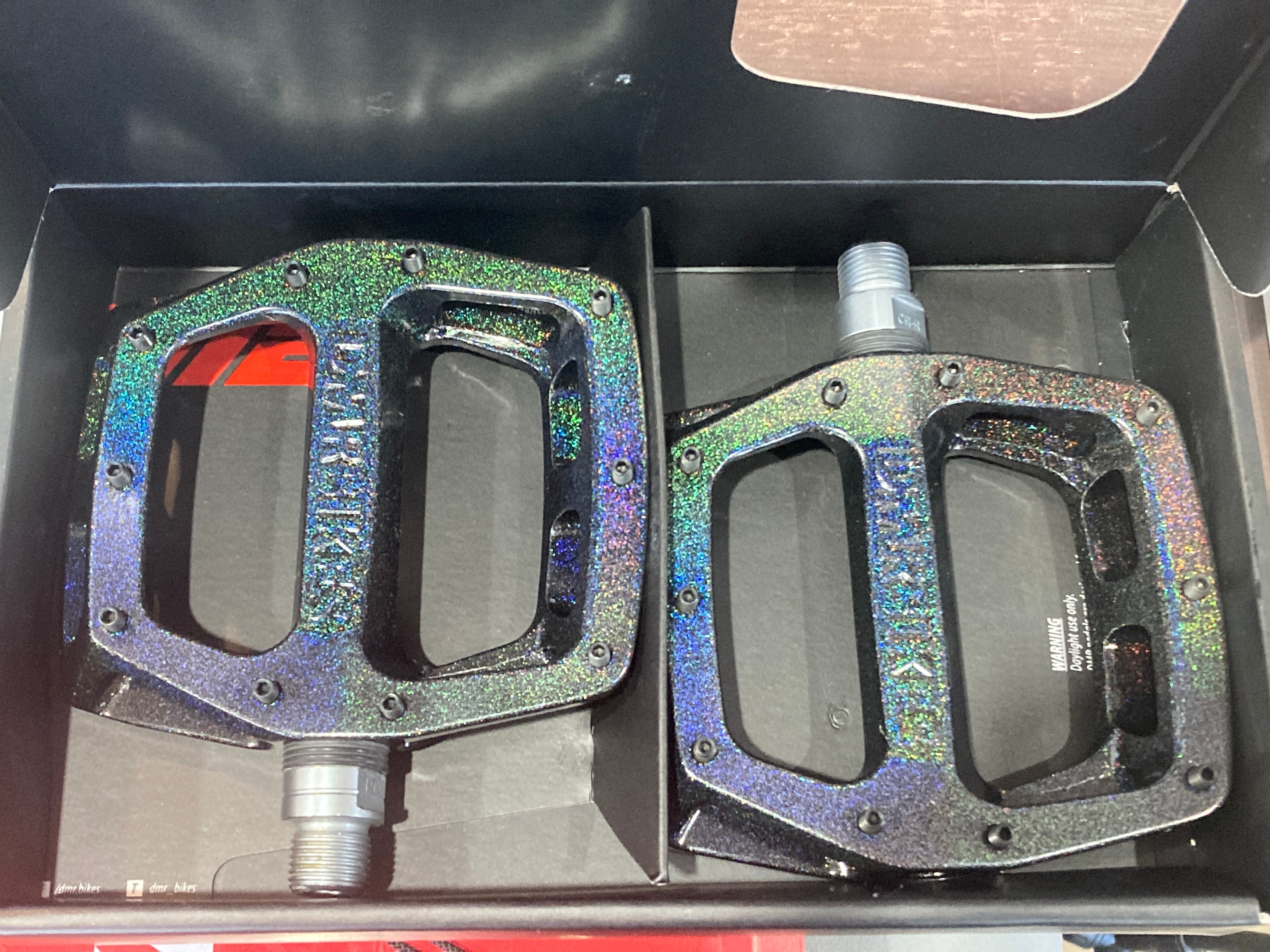 DMR V12 PEDAL GALAXY | じてんしゃにのじ