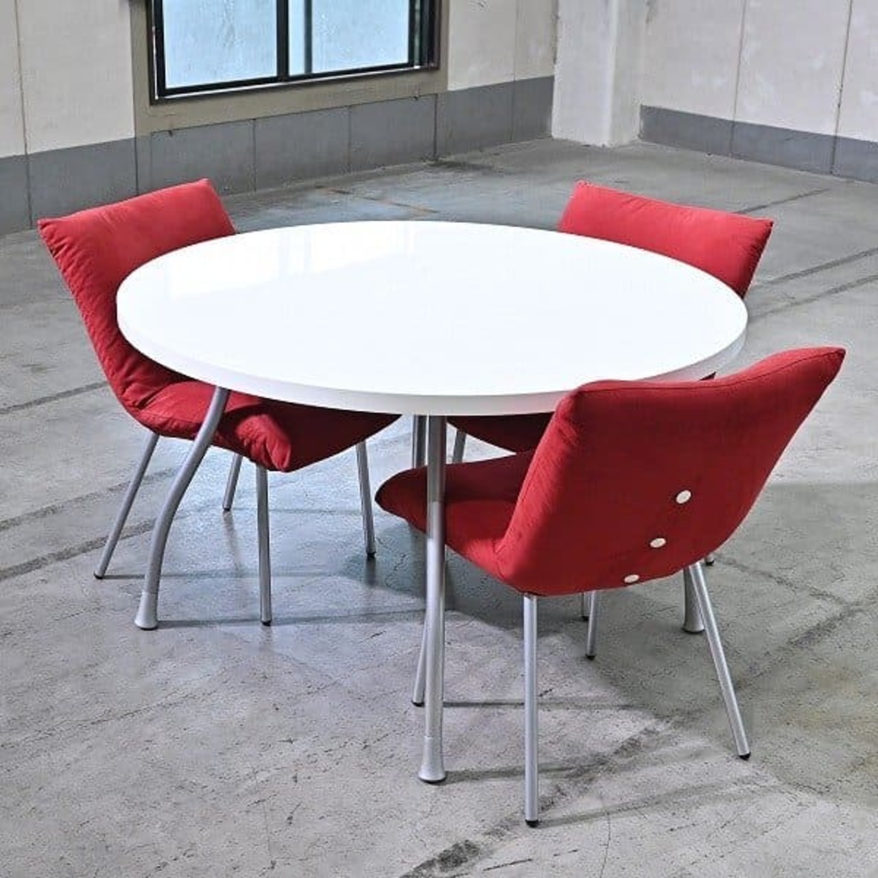 Ligne Roset 51万「ロゼ・パスカル・ムールグ」「ロゼカランスチールレッグチェア」ダイニング 5点 ラウンドテーブル 椅子 リーン・ロゼ【 中古家具/中古インテリア/USED家具ユーズド家具/リサイクル】