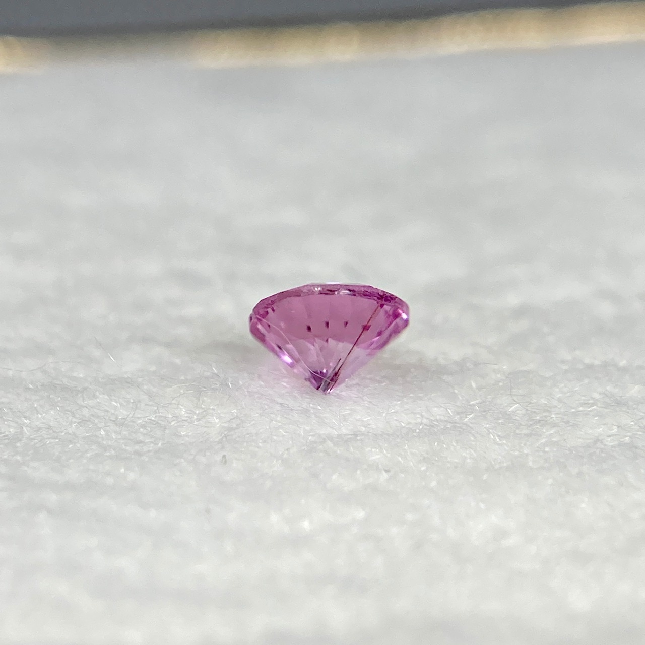 訳あってお買い得 丸いサファイア ピンク系 約3mm r-0259