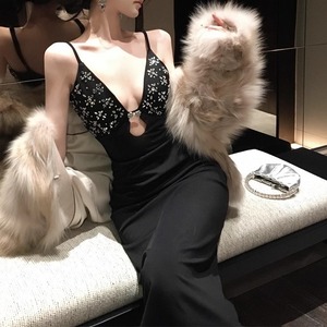 ビジューデザインVネックワンピ ・11907