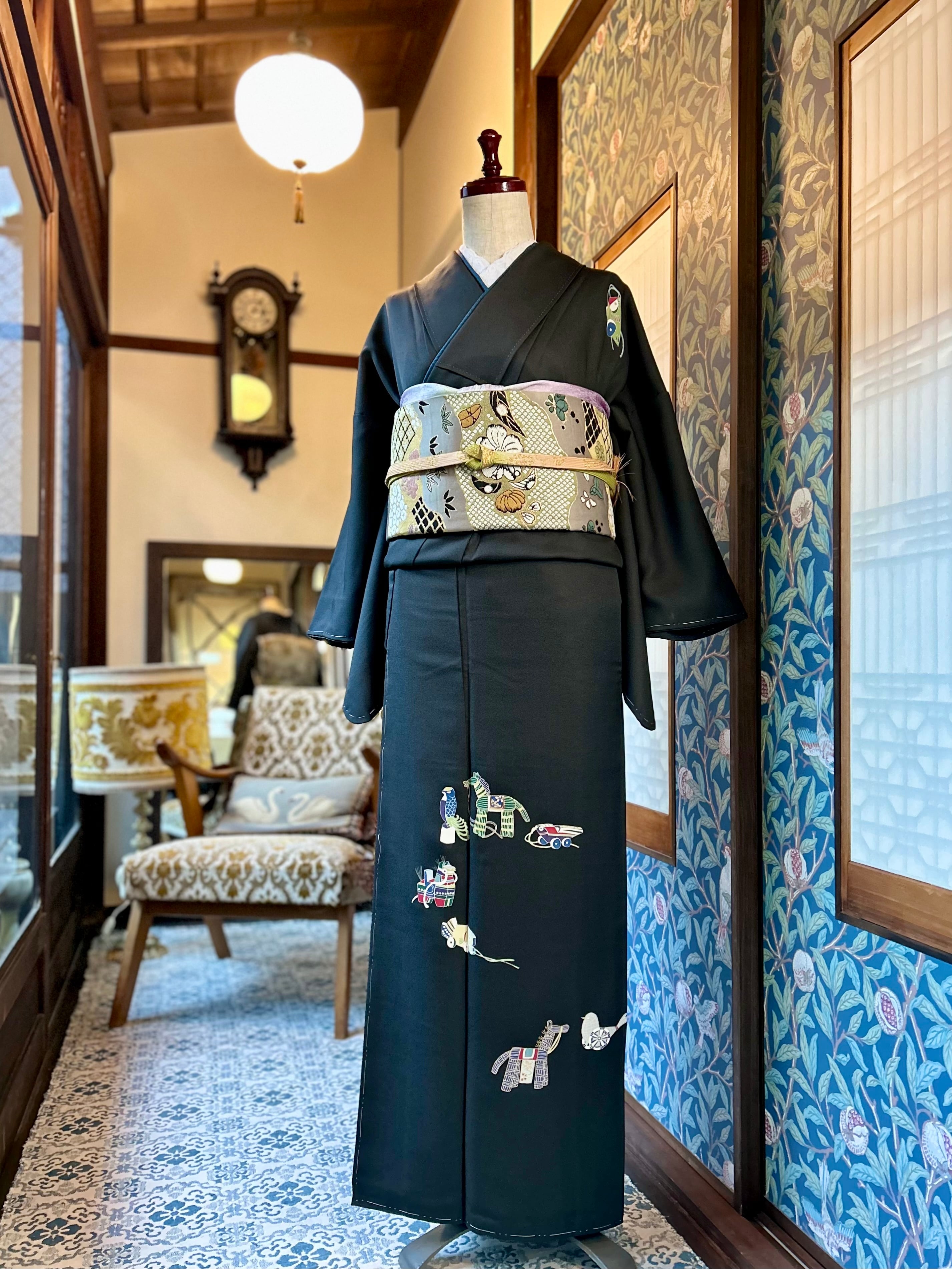 リン訪問着美品　訪問着 刺繍 身丈160cm 灰色　灰色ベージュ 松　梅 お洒落