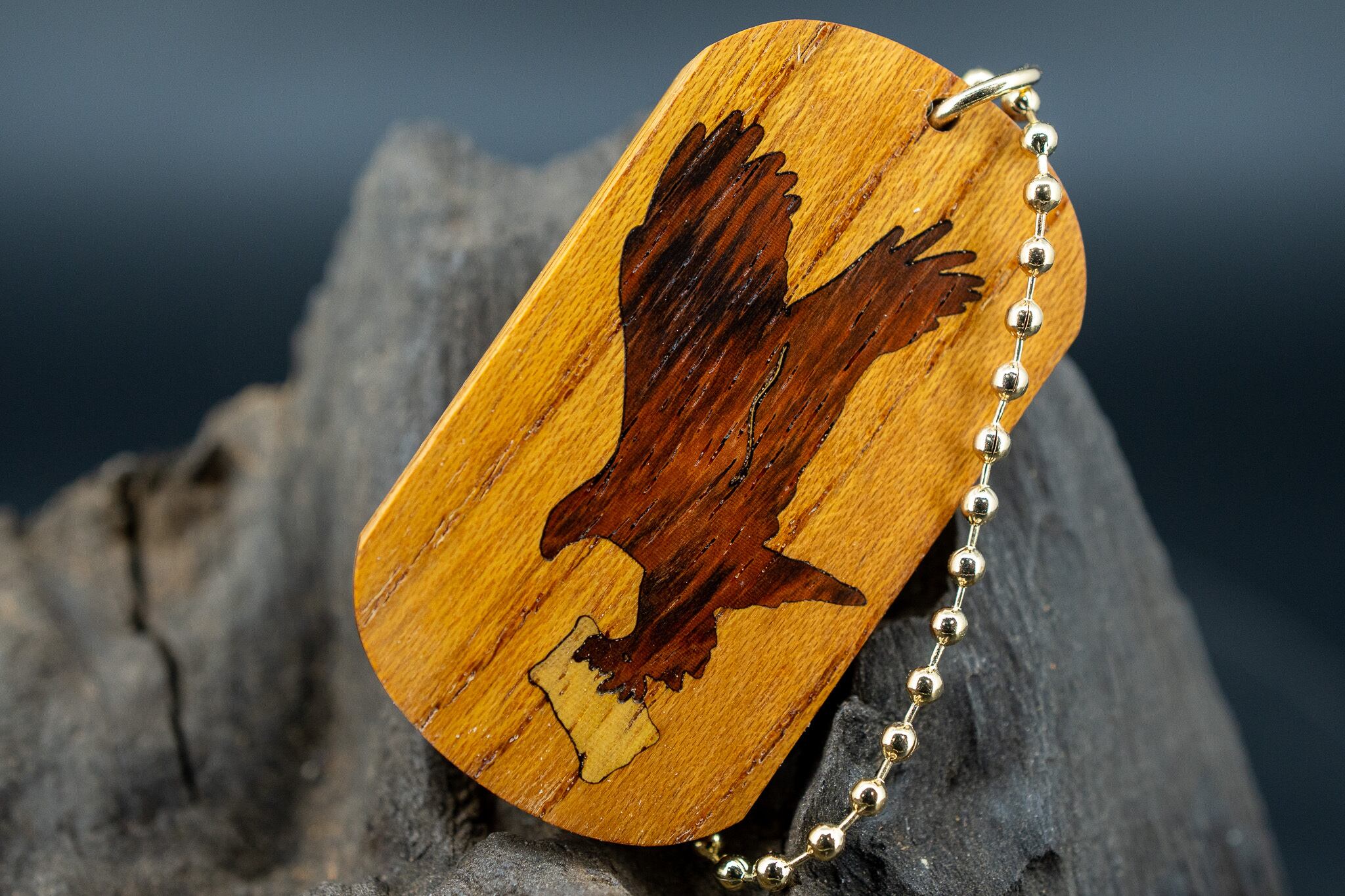 【日本を代表する巨木】欅 (ケヤキ) ドッグタグ 象嵌 トンビと油揚げ