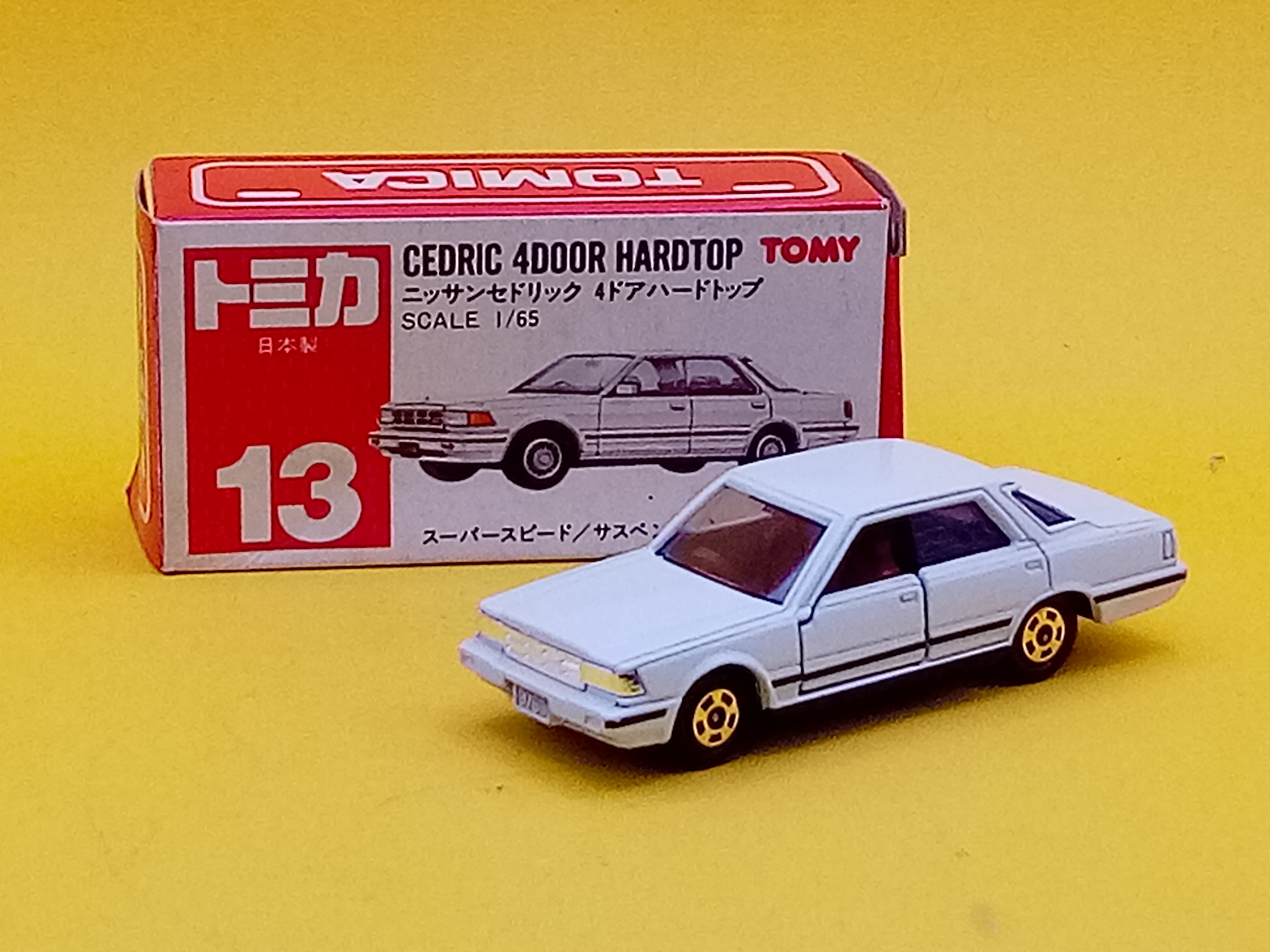 トミカ 13 ニッサン セドリック 4ドア ハードトップ 日本製/赤箱