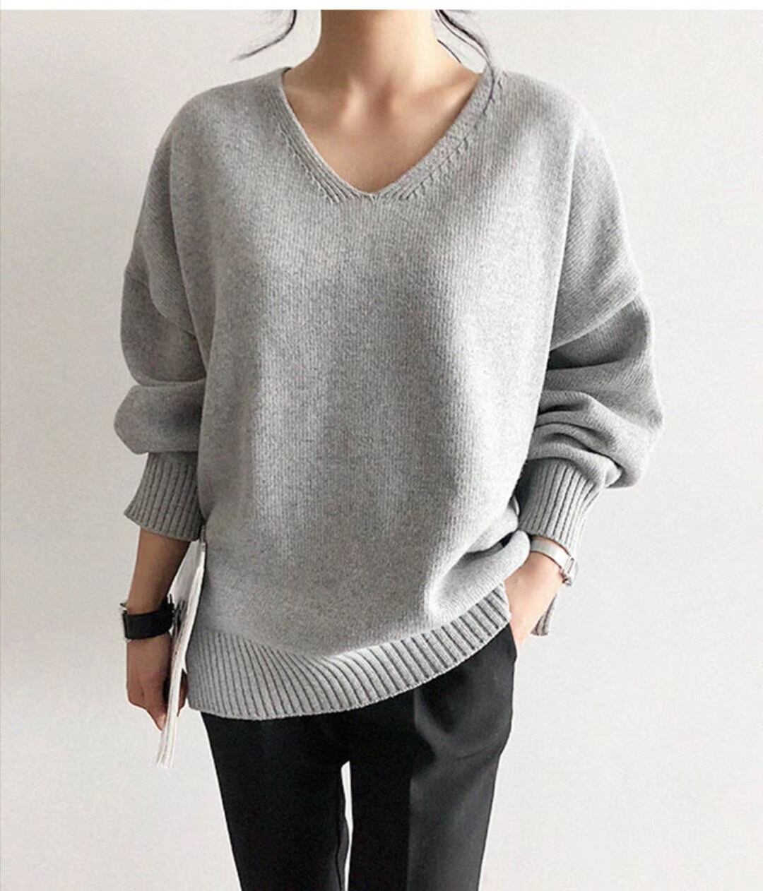 Vネックゆったりニット