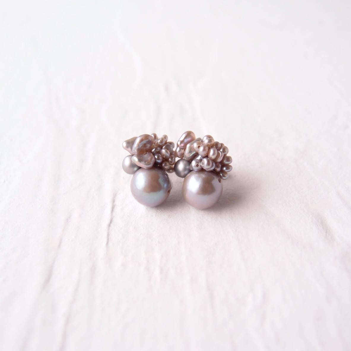 【真珠刺繍/ピアス】Gray Round Pearl Mix Earrings/グレーラウンドパールミックス(Light Gray)
