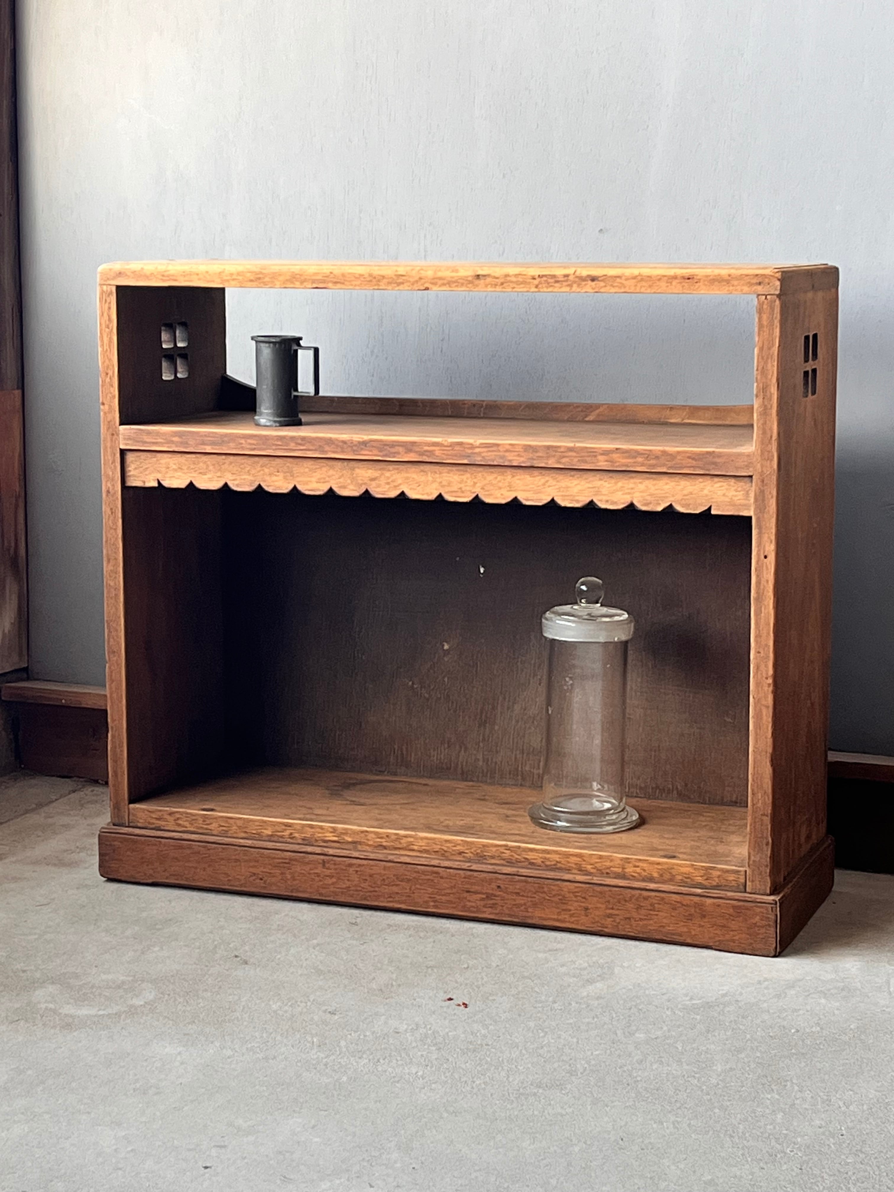 メルヘンな小棚