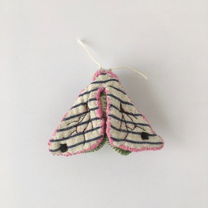 蛾のブローチ｜Moth Brooch