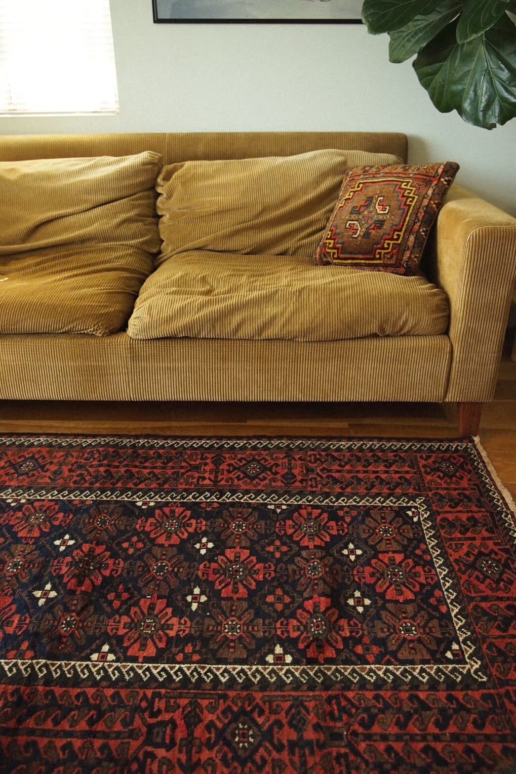 910 -Semi Antique Baluch Mina Khani rug | 手織りのヴィンテージラグ