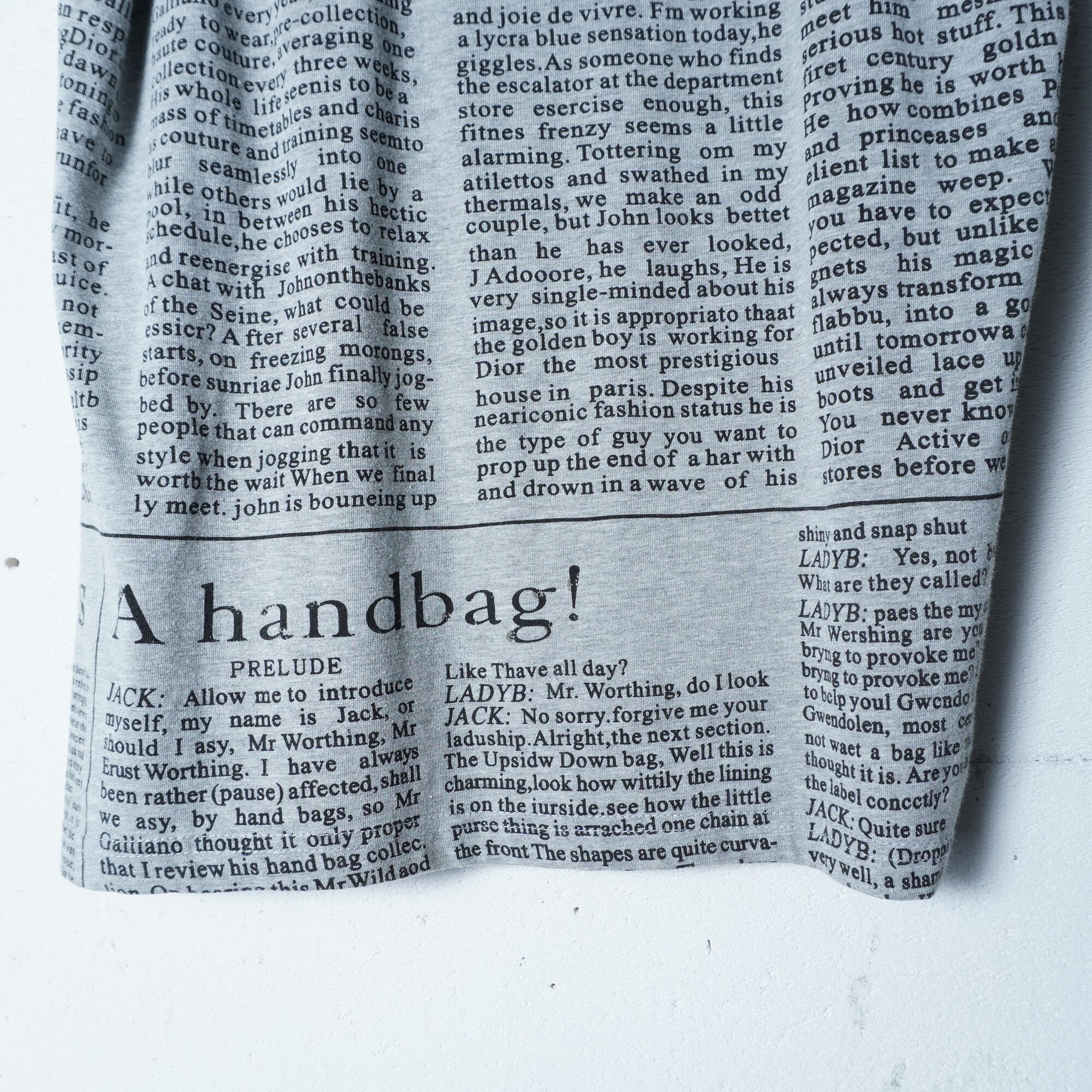 John Galiano】ジョンガリアーノ イタリア製 NEWSPAPER Tシャツ gray