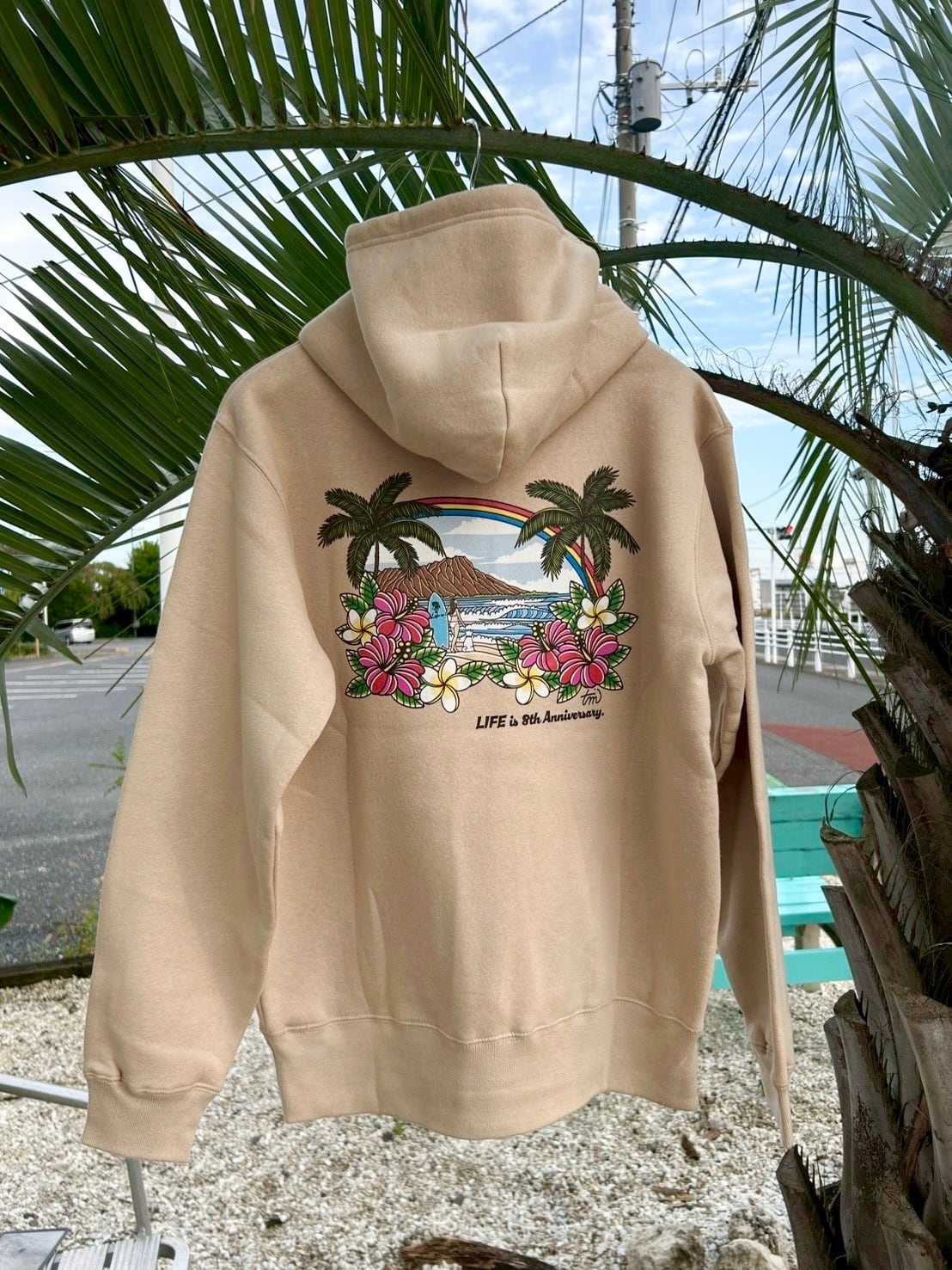 LIFE is × TAMOコラボ フルカラー フーディー ￥11,800(￥12,980)