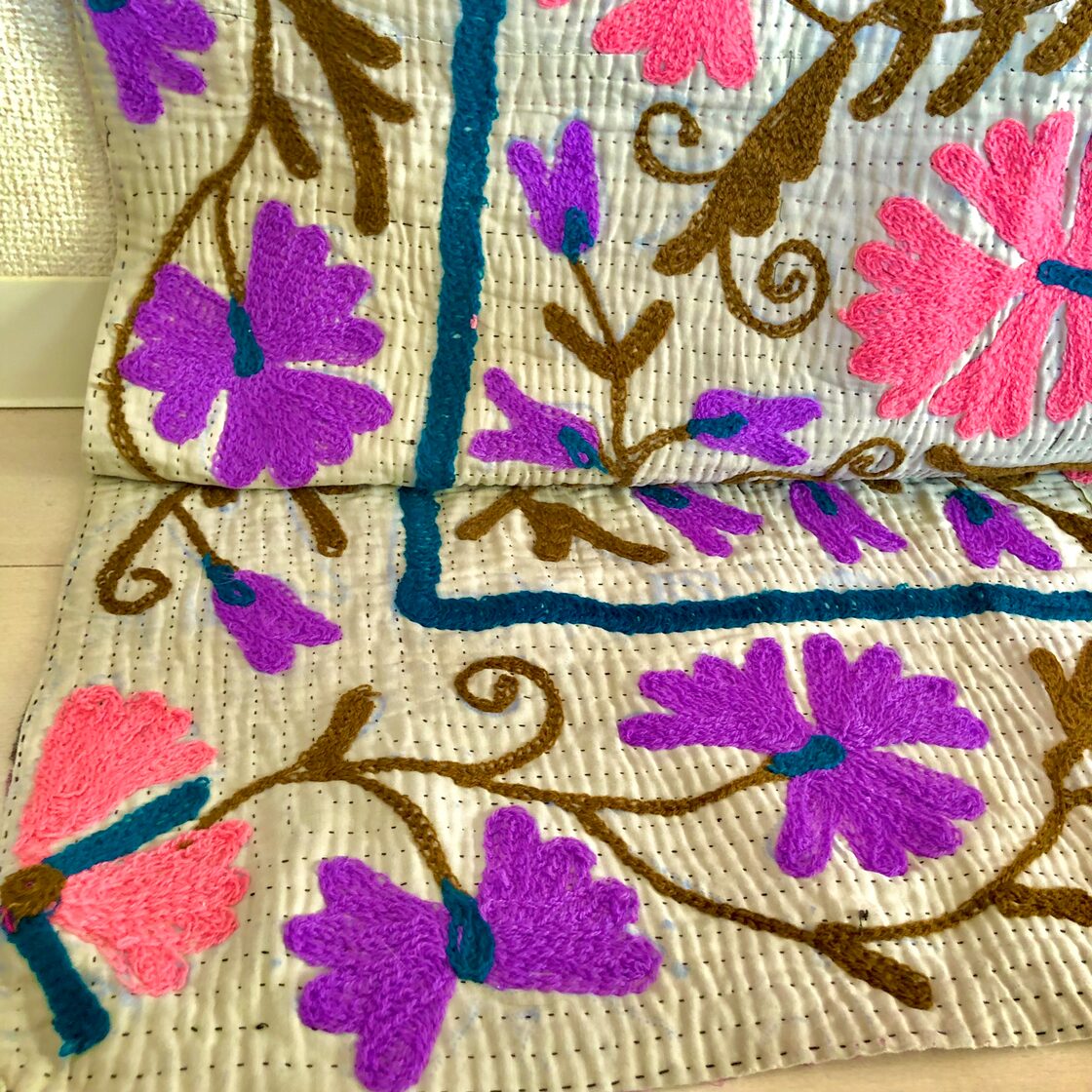 スザニ刺繍マルチクロス 生臭く
