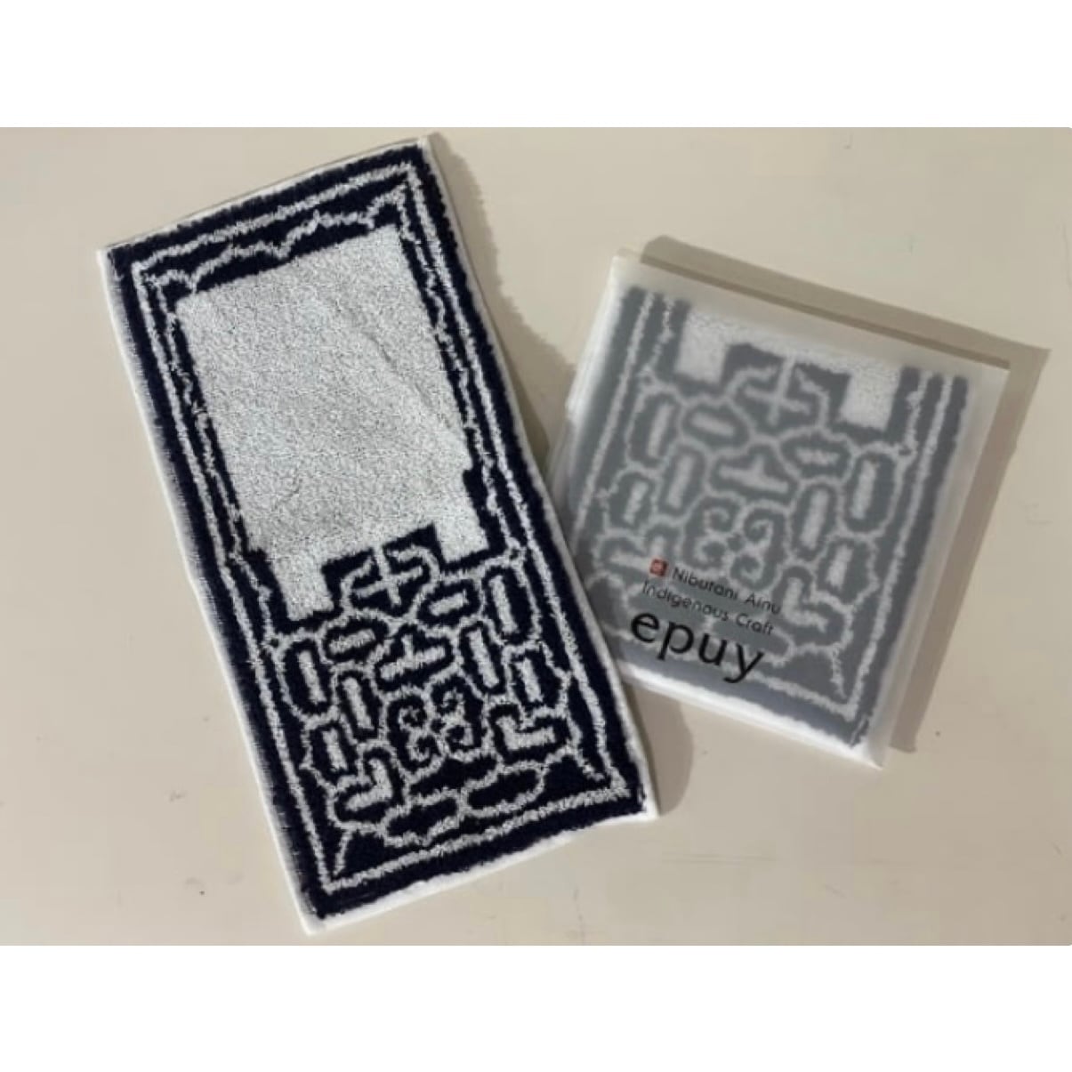 関根 真紀】アイヌ文様 今治タオルハンカチ A | アイヌモシリ