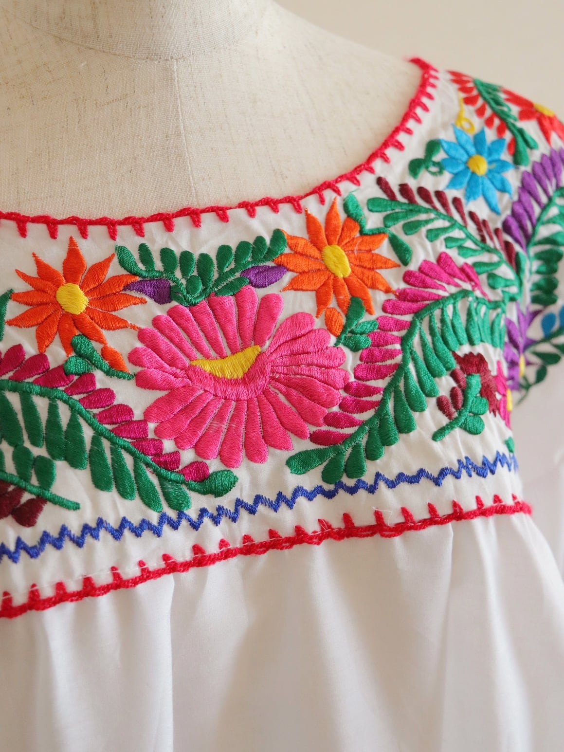 ●Mexico flower embroidery white color design cotton blouse