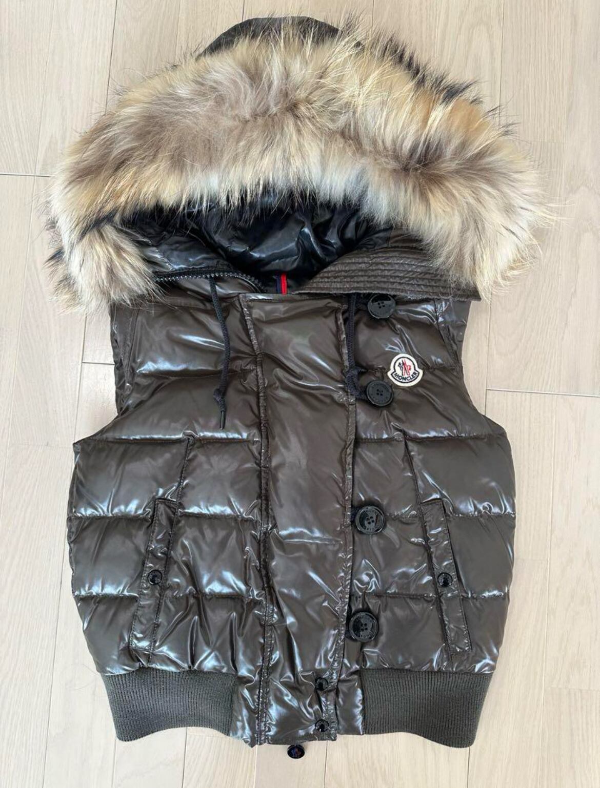 MONCLER ダウンベスト ラクーンファー カーキ | もーやん商店