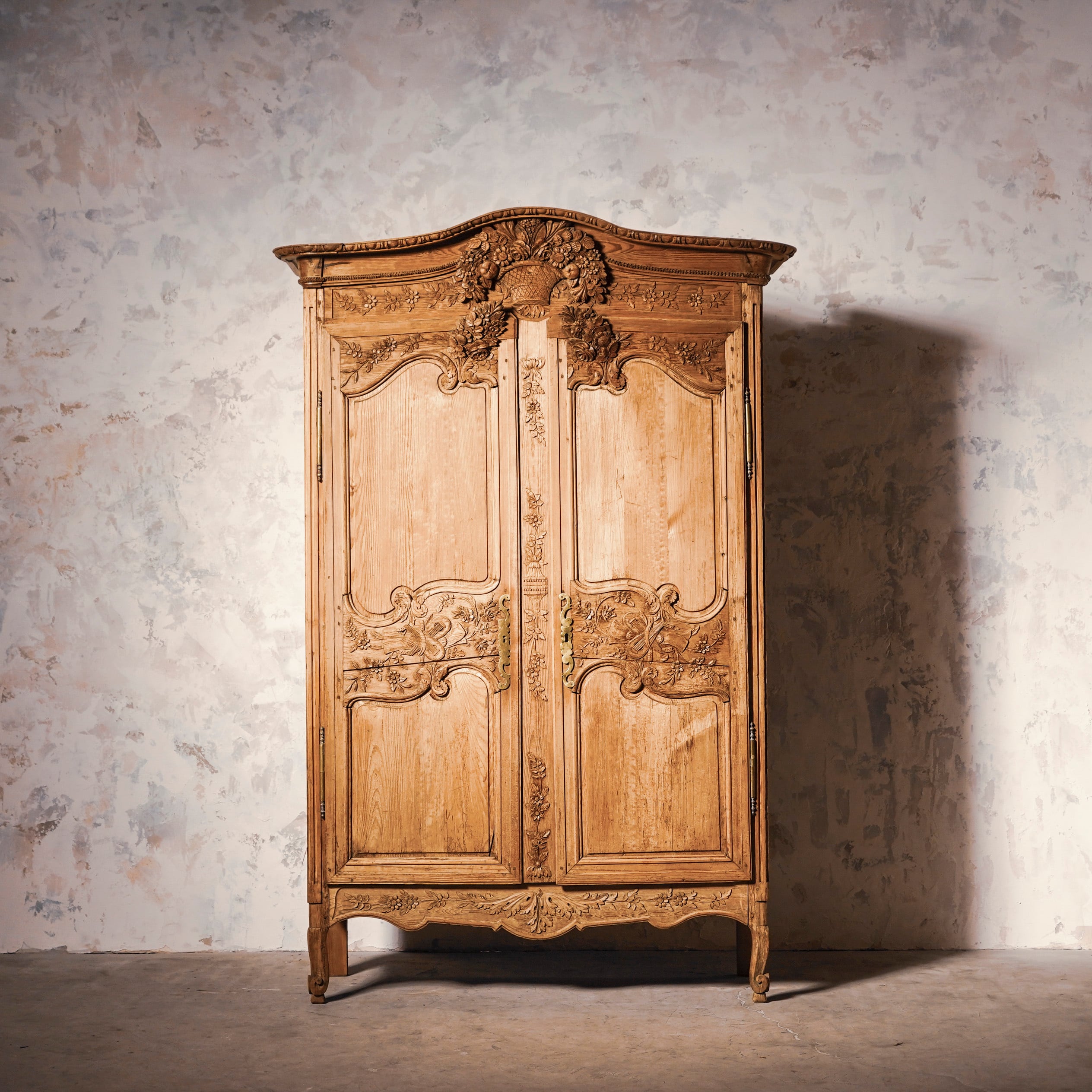 (K)フランスアンティーク　ノルマンディ 婚礼 キャビネット キャビネット/アルモワールキャビネット/ノルマンディーアルモワール