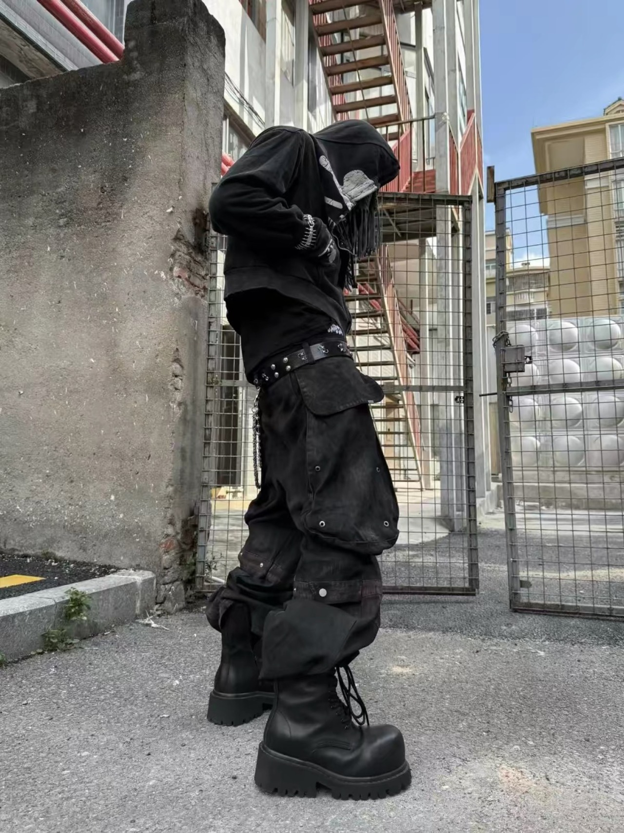 【TH4SWE】Rust Dyed Multi Pocket Flare Cargo Pants