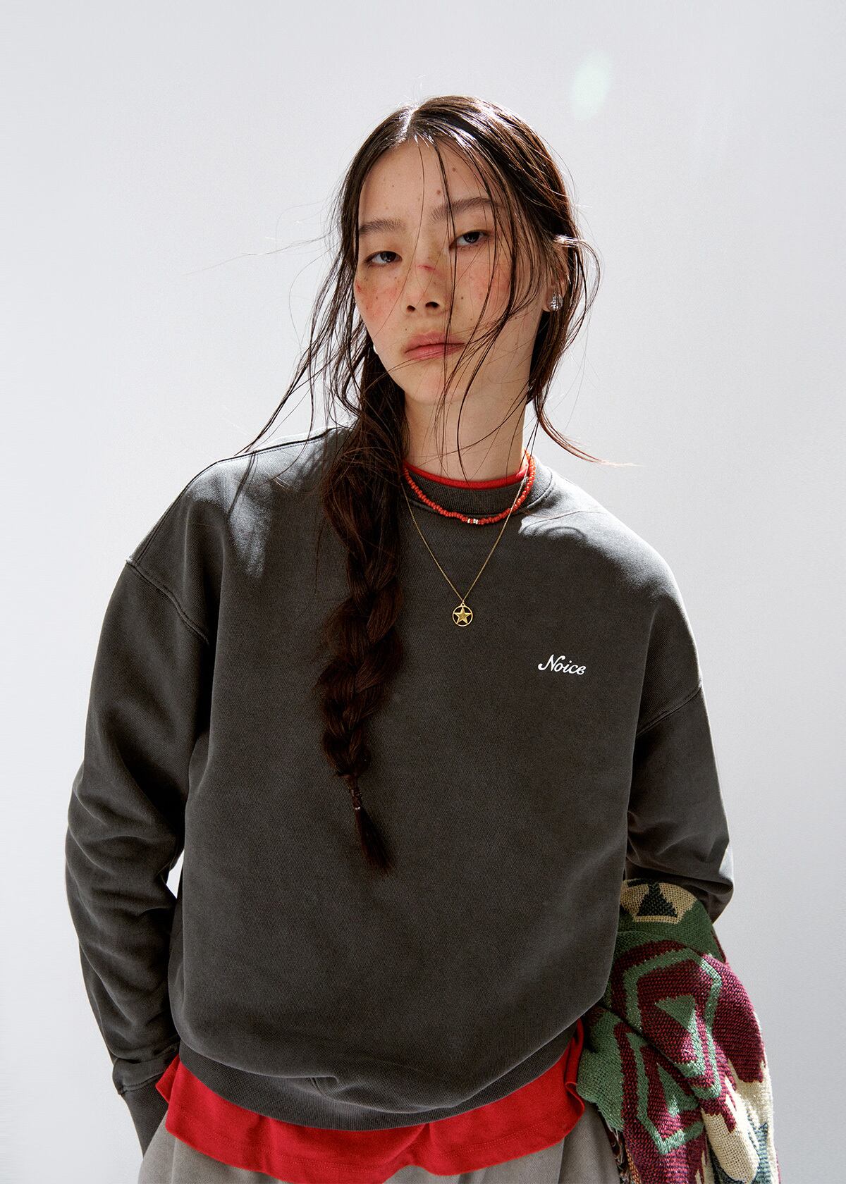 トップス NOICE X VERDY VICK SWEATSHIRT - CHARCOAL NOICE × VERDY VICK SWEATSHIRT-CHARCOAL | VERDY'S GIFT SHOP