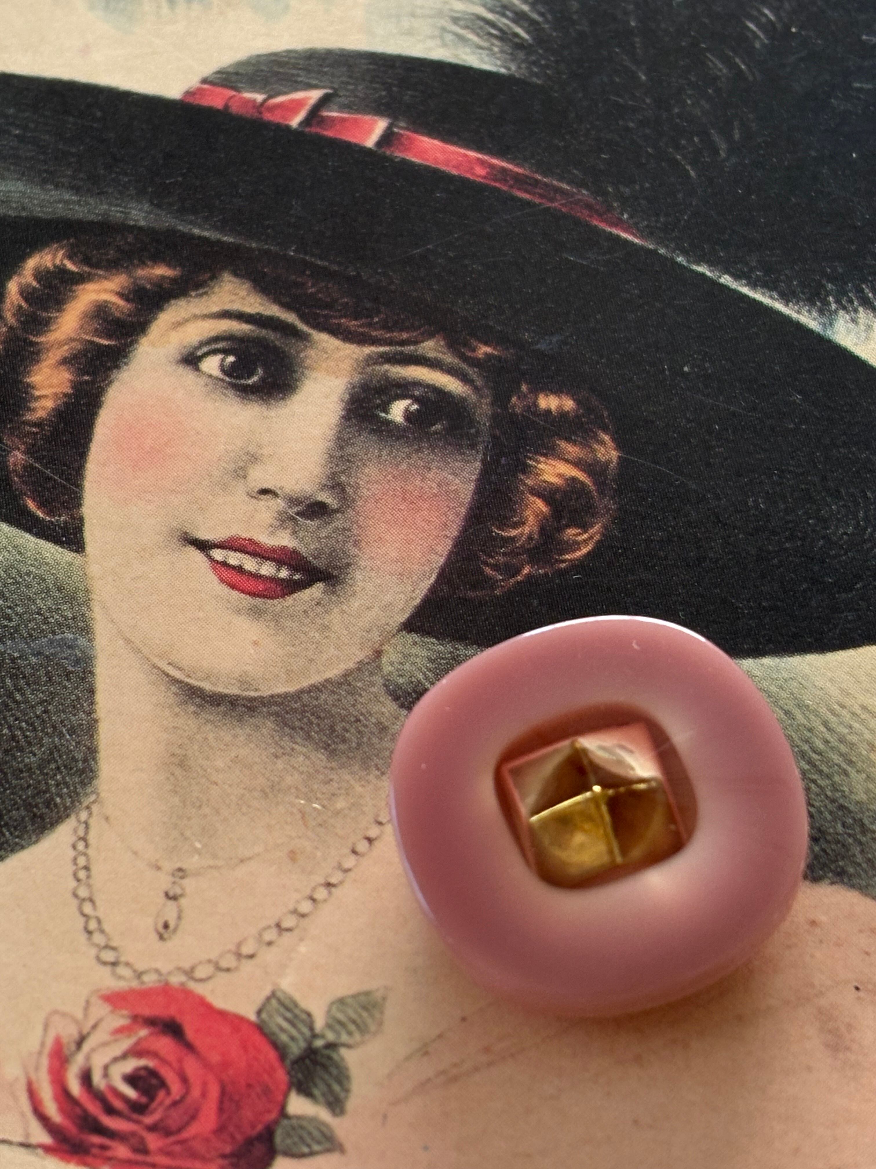 21mm Japanese ヴィンテージボタン ピンクベージュ×ゴールド 角なしスクウェア 樹脂ボタン アクセサリーパーツ 装飾材