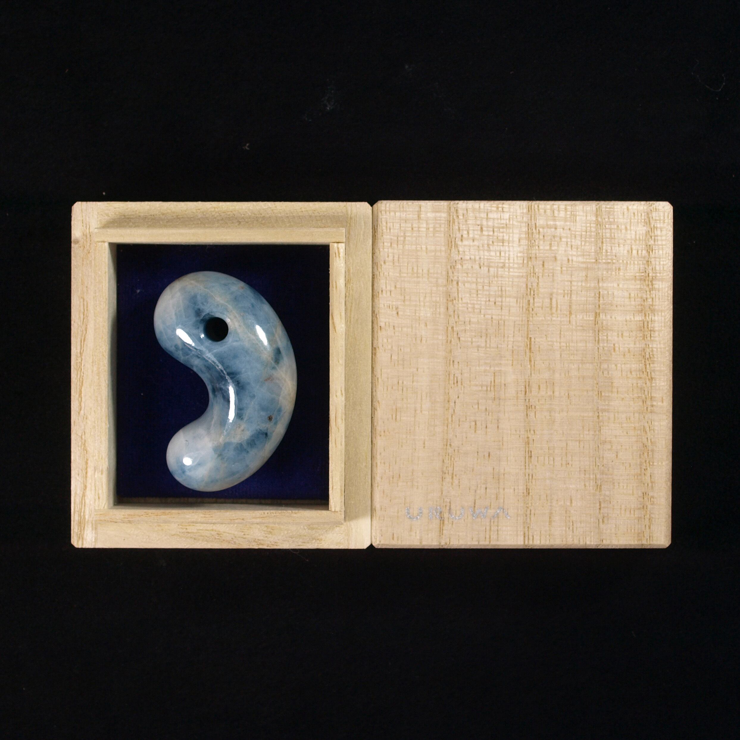 糸魚川翡翠 コン沢 青翡翠 勾玉 (大きめ) 24.5g Itoigawa Blue Jadeite