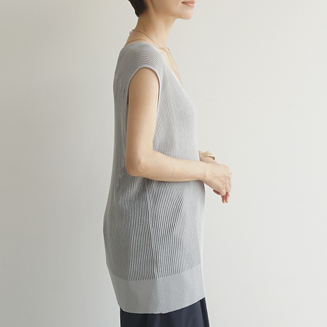 Vネック透かしベスト