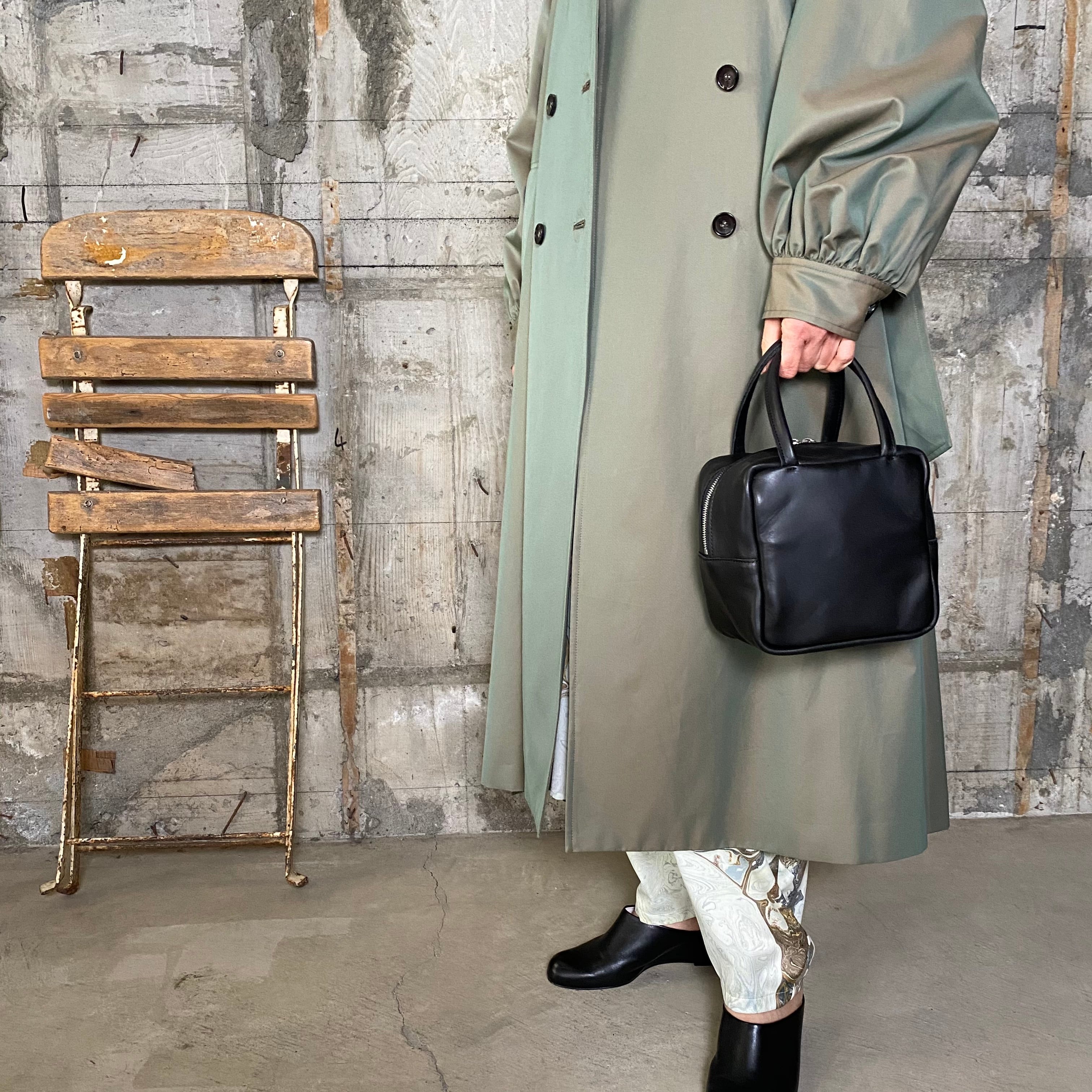 MORMYRUS【ﾓﾙﾐﾙｽ】MORMYRUS LEATHER CUBE TOTE (M−074 COL:BLACK