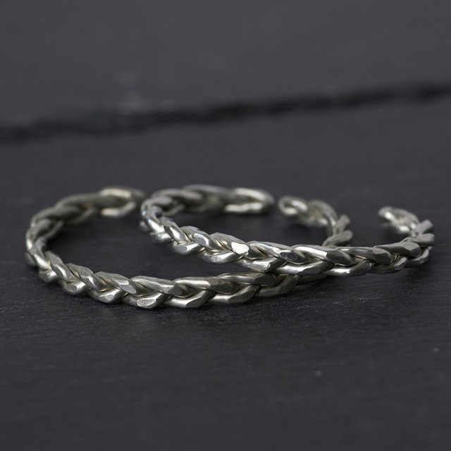 【Braid Tin Bangle 】