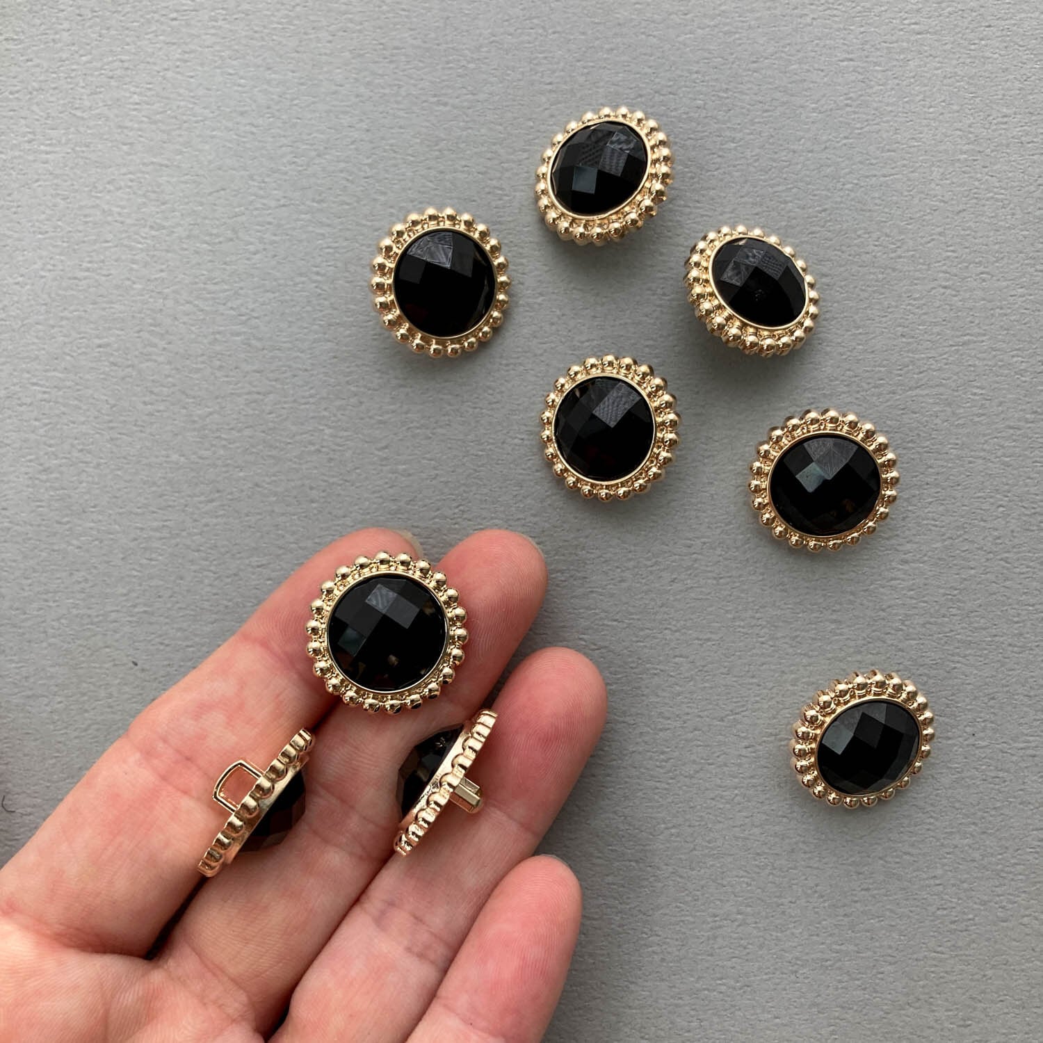 再入荷〉ゴールド縁の黒カットカボションボタン（21mm） | Dua