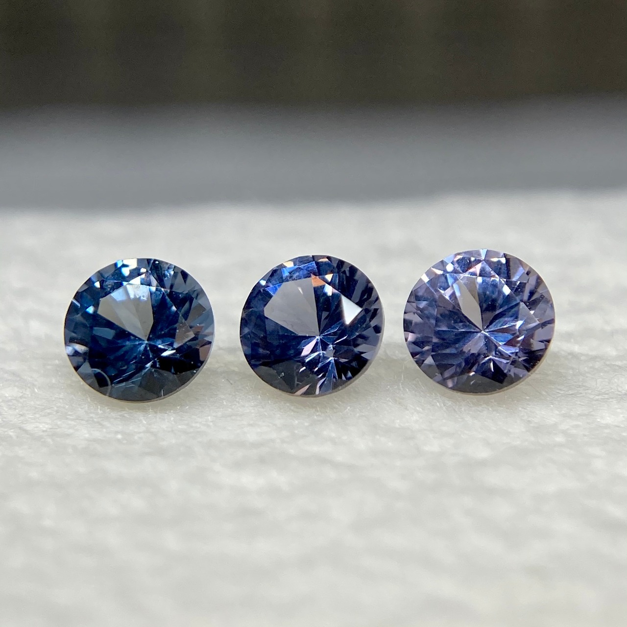 [抽選販売] 3色スピネル　ラウンドカット　約3.8mm　No.38-6