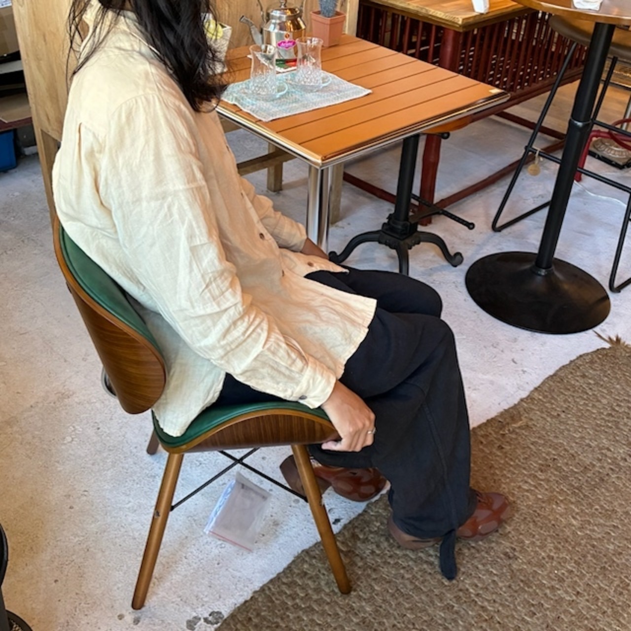 Walnut & Leather Round Back Chair　ウォールナット＆レザーラウンドバックチェア　グリーン　椅子　PUレザー　1人掛け用　リビング　キッチン　ダイニングチェア　ミッドセンチュリー