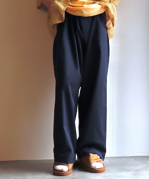 UNIVERSAL PRODUCTS. / NO TUCK CHINO TROUSERS (NAVY)