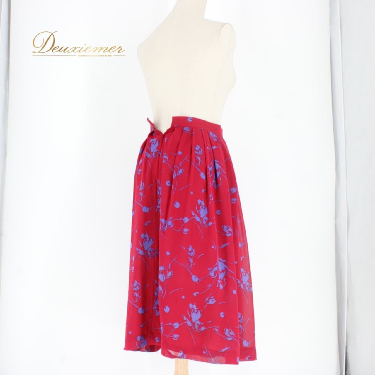 社交ダンス 衣装 スタンダード スカート レッスンウェア レディース レッド系 ブルー系 赤 青 花柄 フォーマル 練習着 かわいい ダンス ロングスカート フレアスカート Aライン ふわっと スリットなし ファスナー 花柄プリント 柄スカート レッド ブルー 配色 華やか エレガント 上品 大人可愛い フォーマルウェア 舞台衣装 練習用 レッスン用 きれいめ カジュアルフォーマル ポリエステル 裏地なし 60 スカート丈約69cm ウエスト約29.5cm-