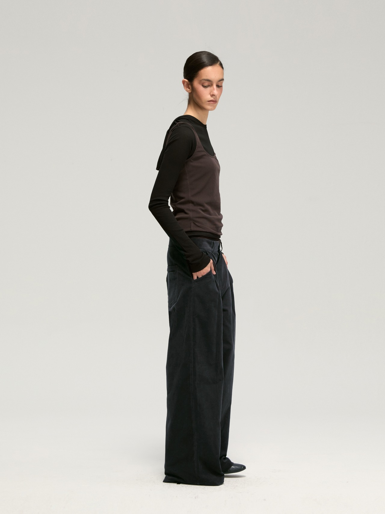 DECESOLO 26AW 100%コットン 細畝コーデュロイ タックトラウザー