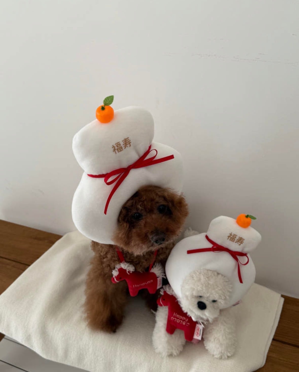 ②柴犬 ヘッドレストカバー　２枚　いちご帽子 A342 【可愛い柴犬♡】車用ヘッドレストカバー 2枚セット 汚れ防止
