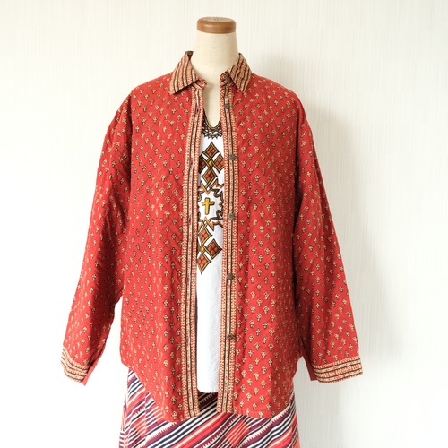 ブロックプリント柄のライトアウター