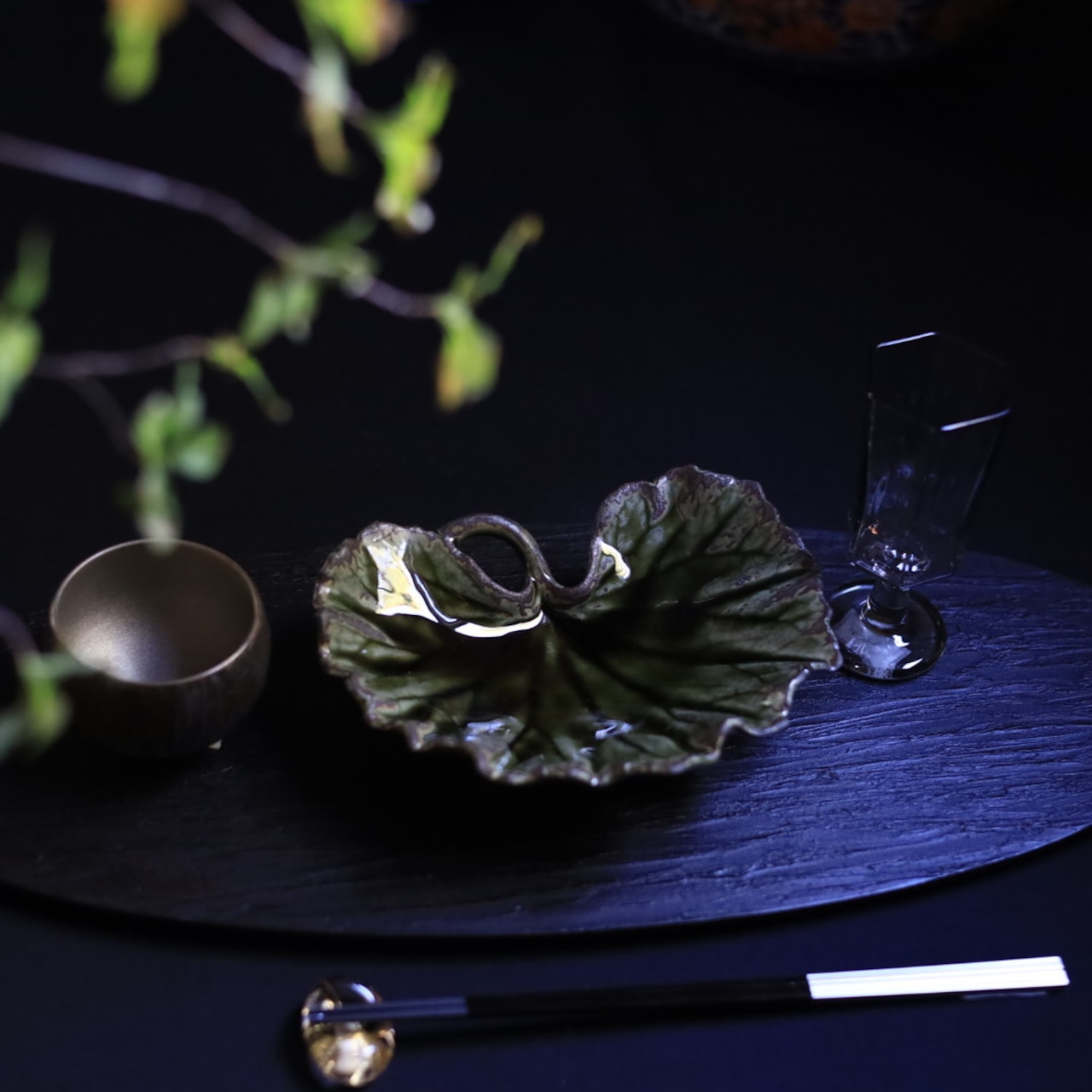 黒翡翠釉ツワの葉向付