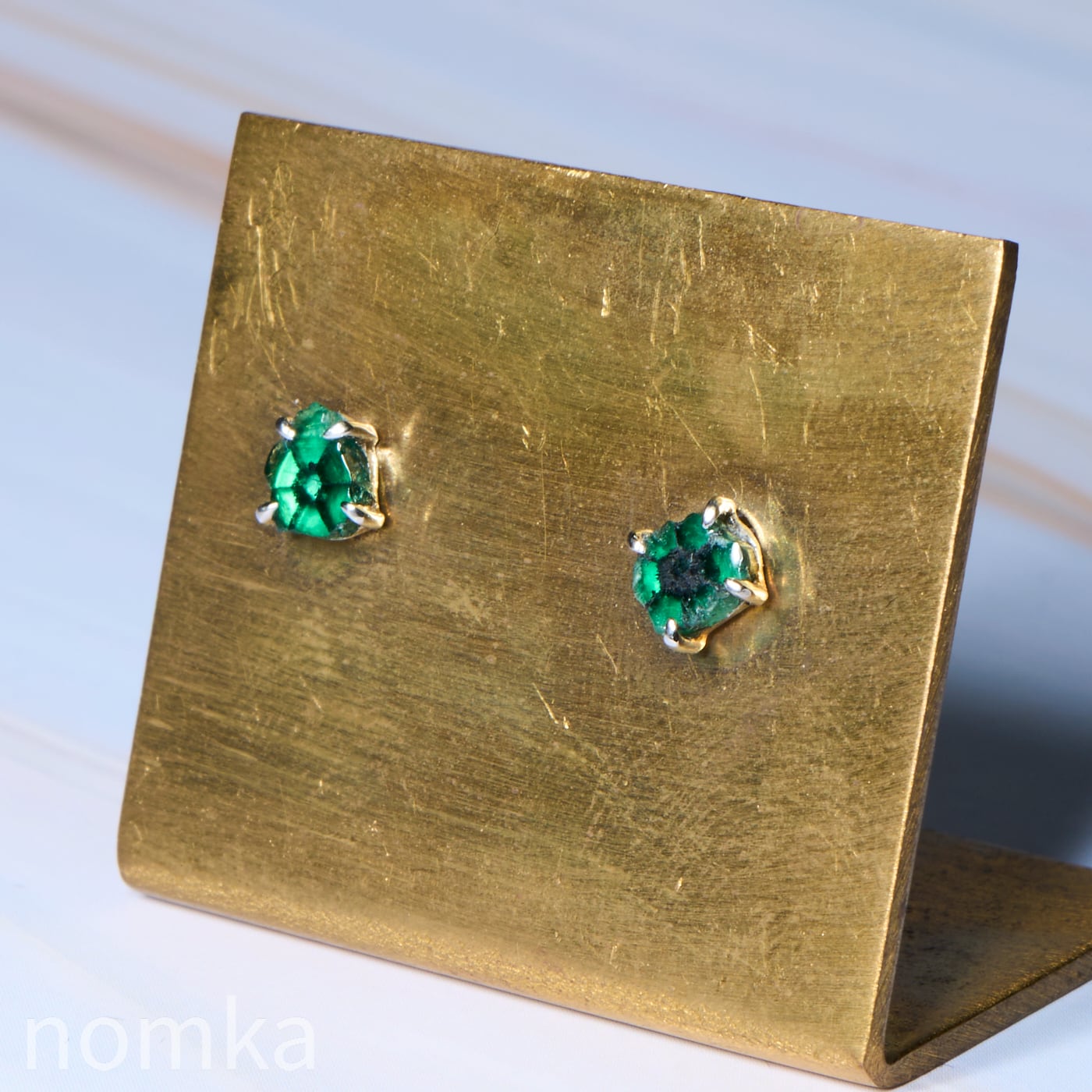 稀少石】トラピッチェエメラルド スタッドピアス(コロンビア産/Pt900