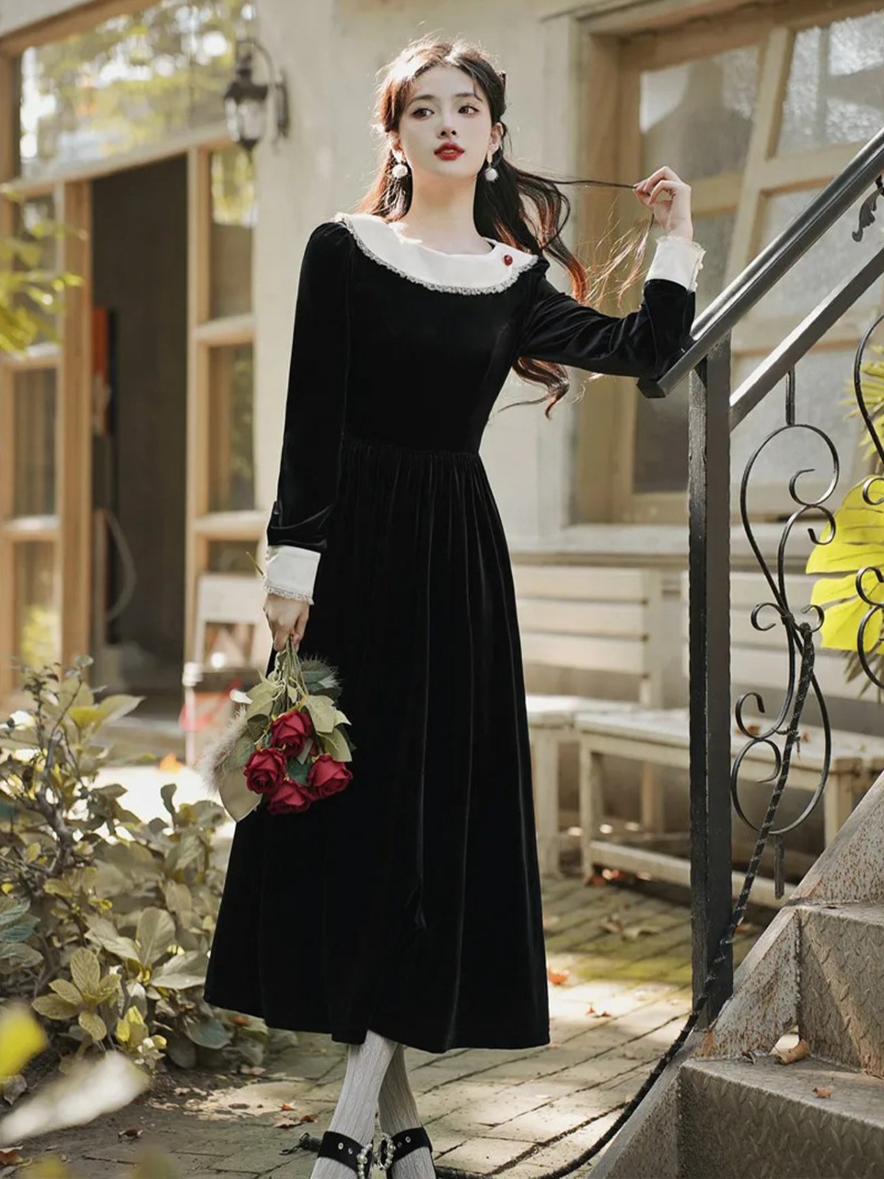 【0102】Retro Black Velvet Long Sleeve Dress