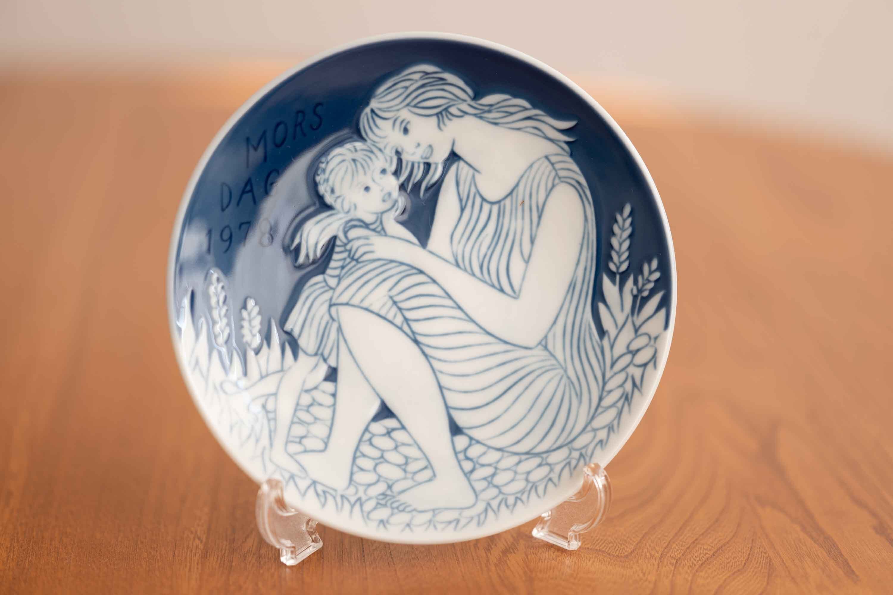 ロイヤルコペンハーゲン　マザーズデイプレート　1978年「草原のお母さん」