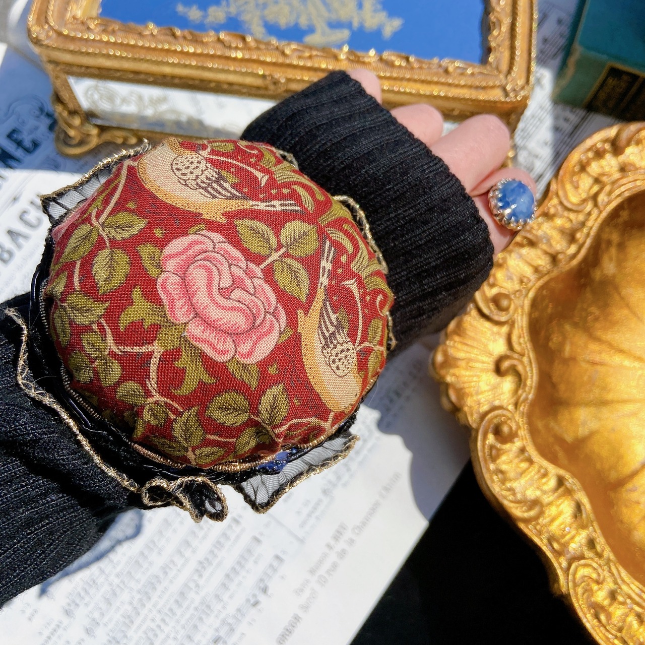 ［William Morris］アームピンクッション　ローズ