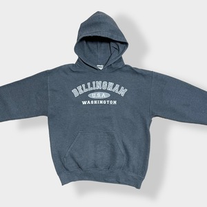 【GILDAN】 BELLINGHAM WASHINGTON パーカー フーディー hoodie プリント アーチロゴ スウェット トレーナー M US古着