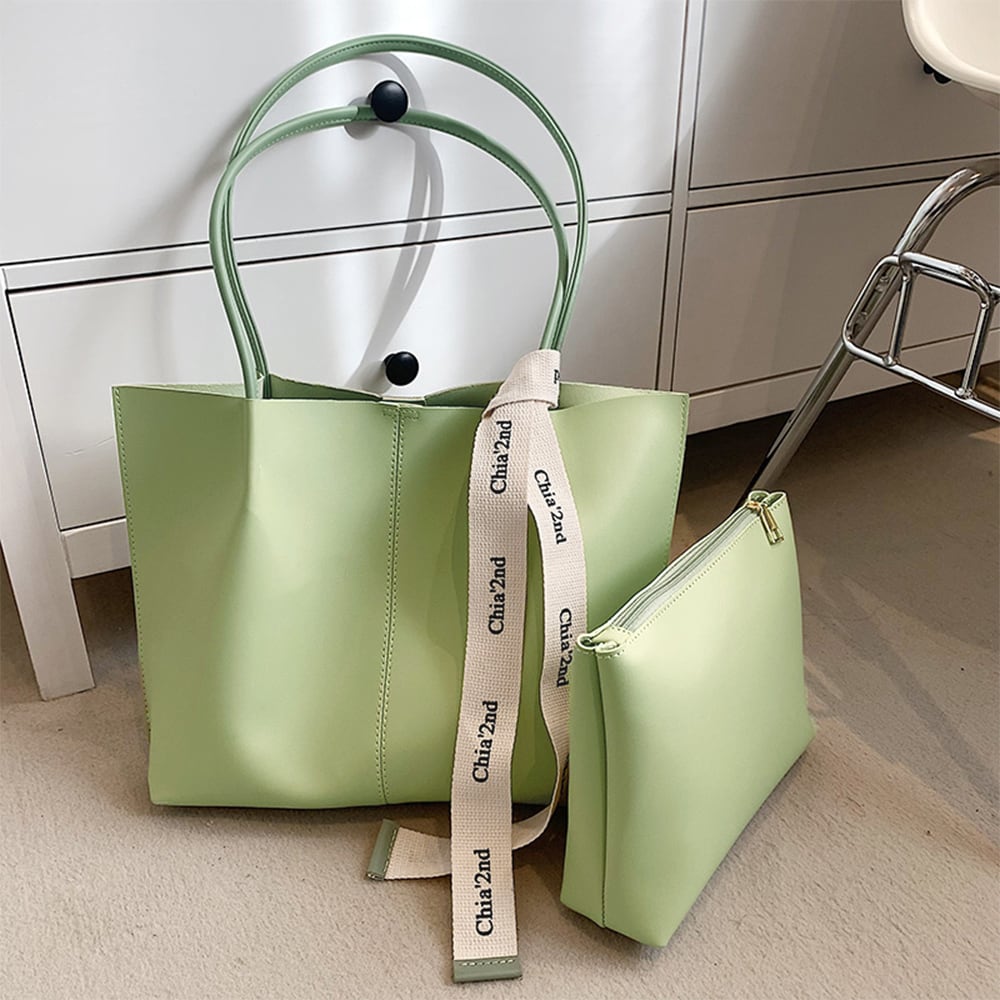 【未使用級/カード付】コーチ トートバッグ ビジネスバッグ レザー A4可 緑 横長シンプルレザートートバッグA4もすっきり入る エナメル 深緑 一点