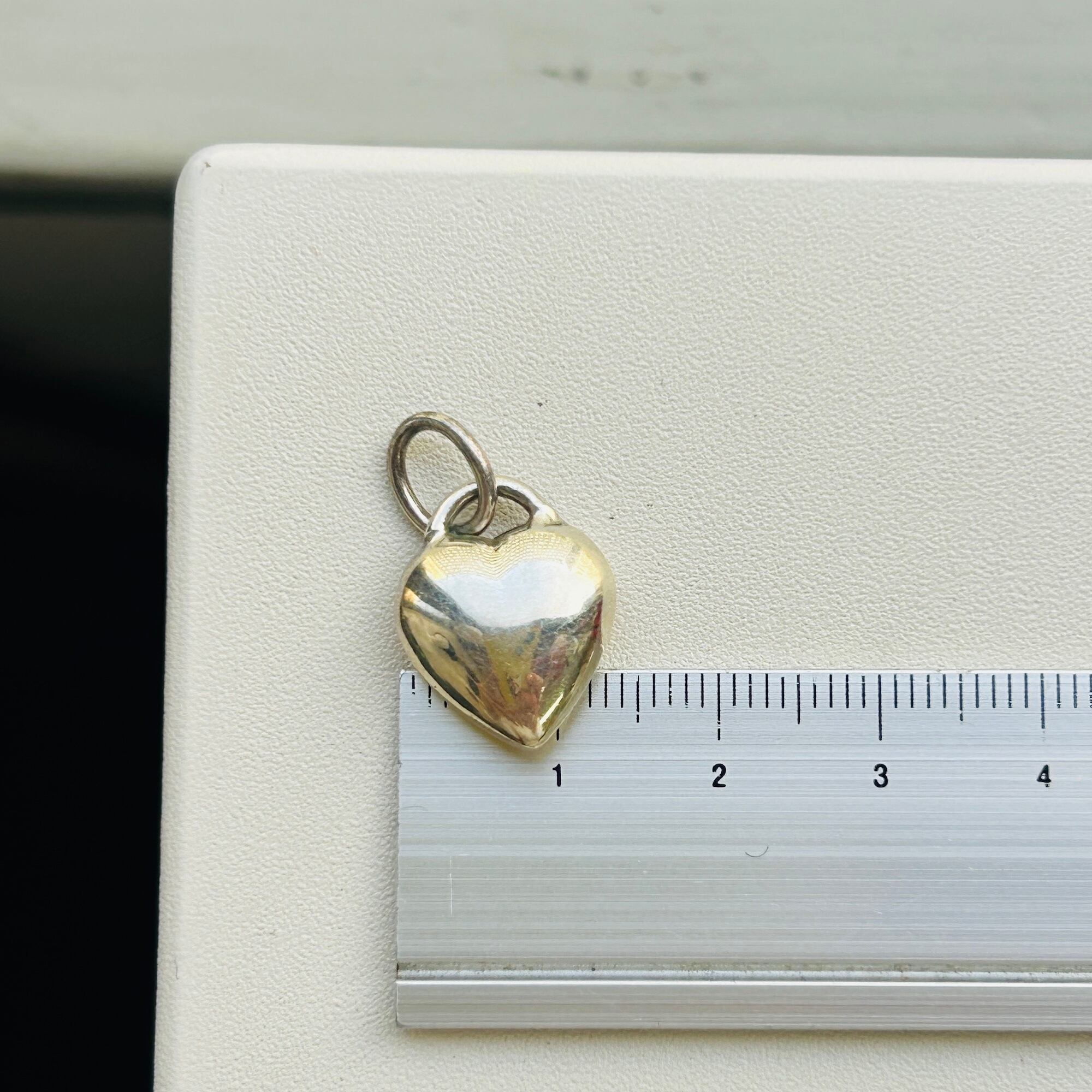 シルバー925 ミニPuffy heart チャーム | Milo Antiques & Vintage