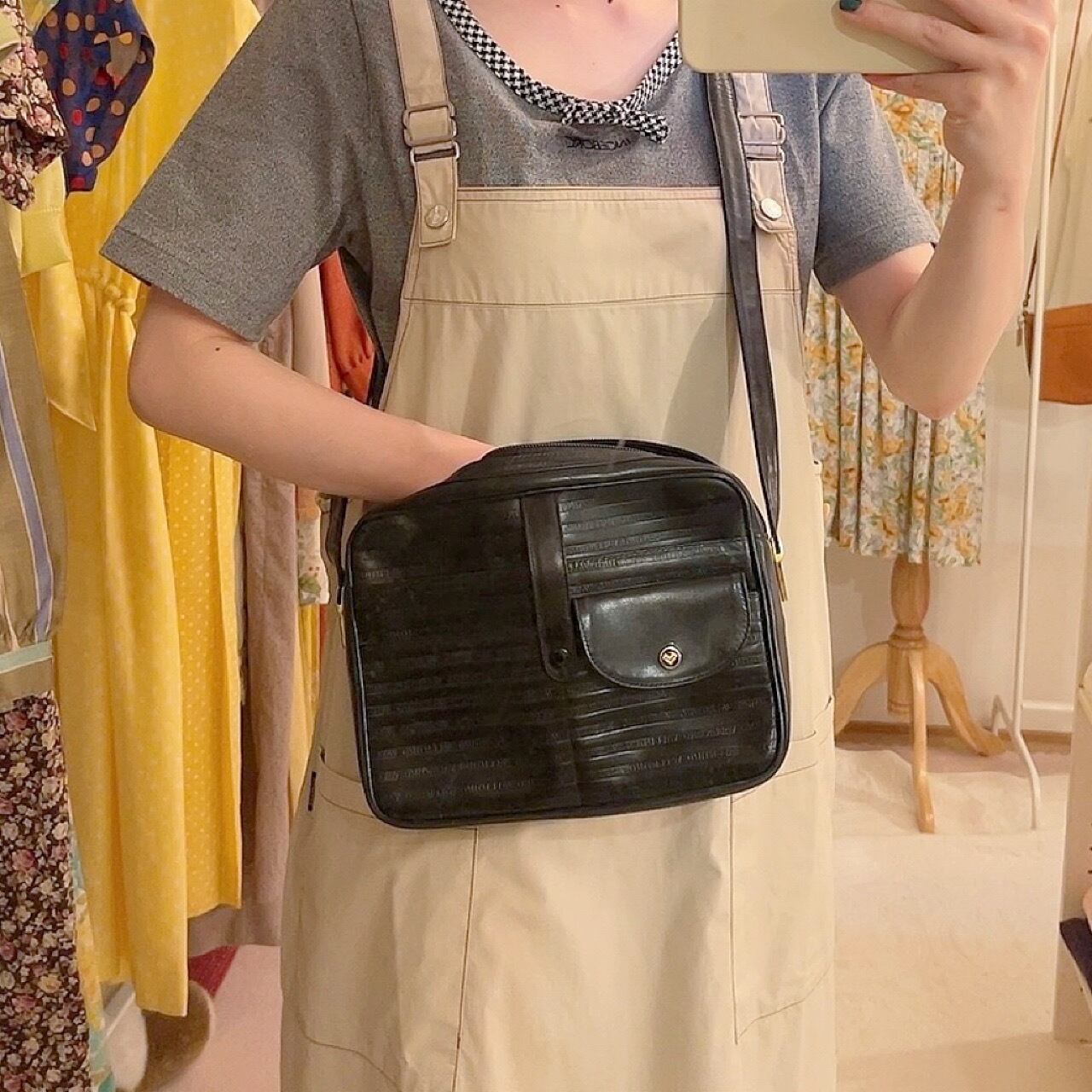 MARIO VALENTINO / square black shoulder bag