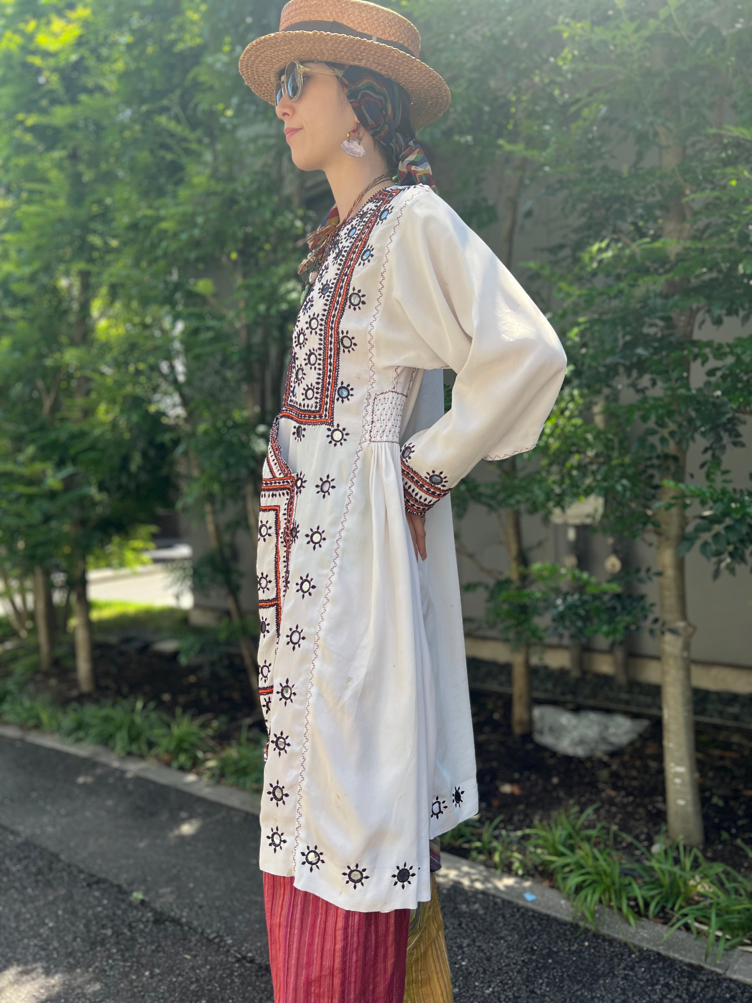Vintage Pakistan white × mirror work embroidery Baluch dress 