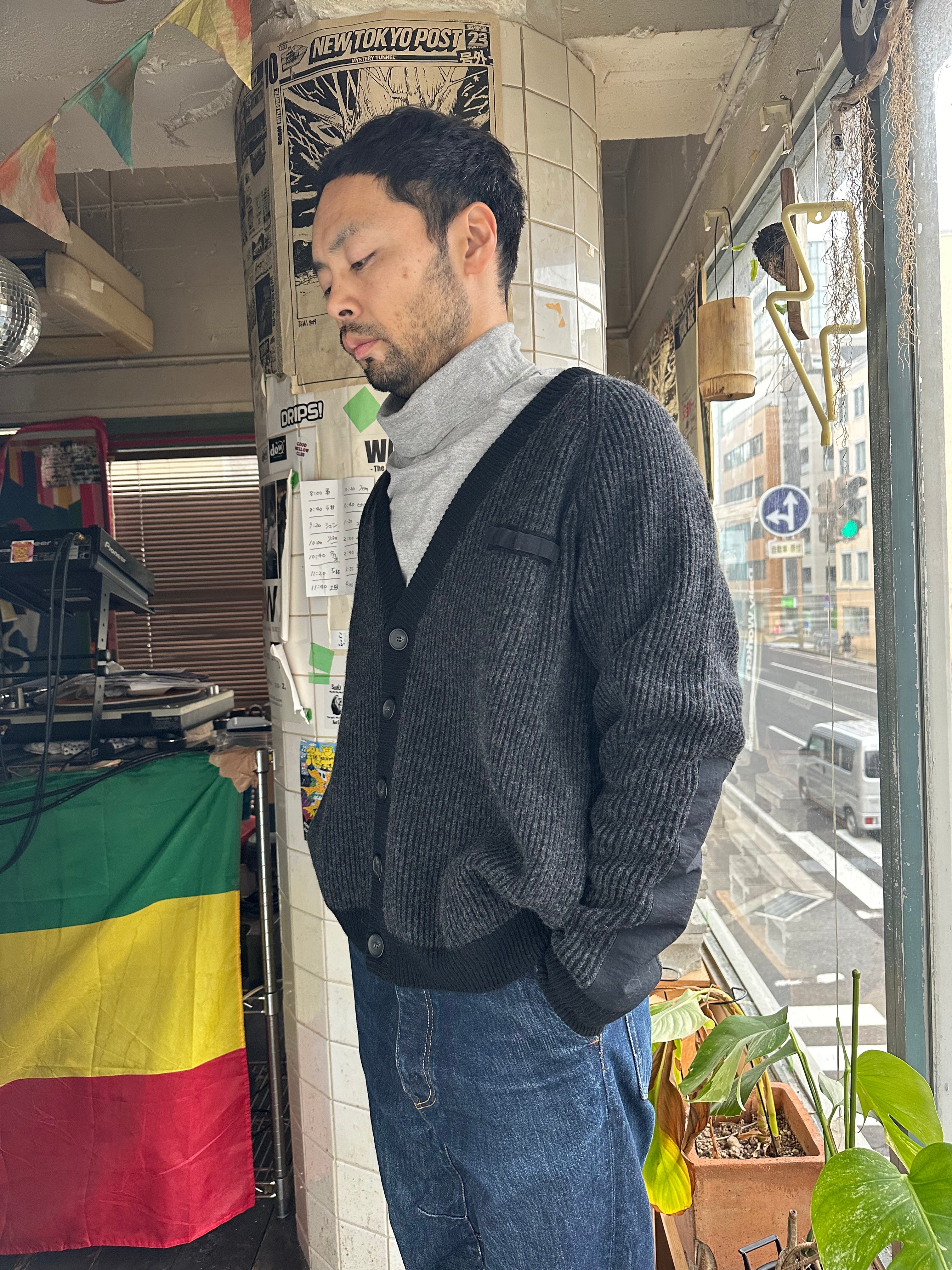 【新作】肘当て&ペンホルダー付きカーディガン「エディターズCD.(チャコール)」