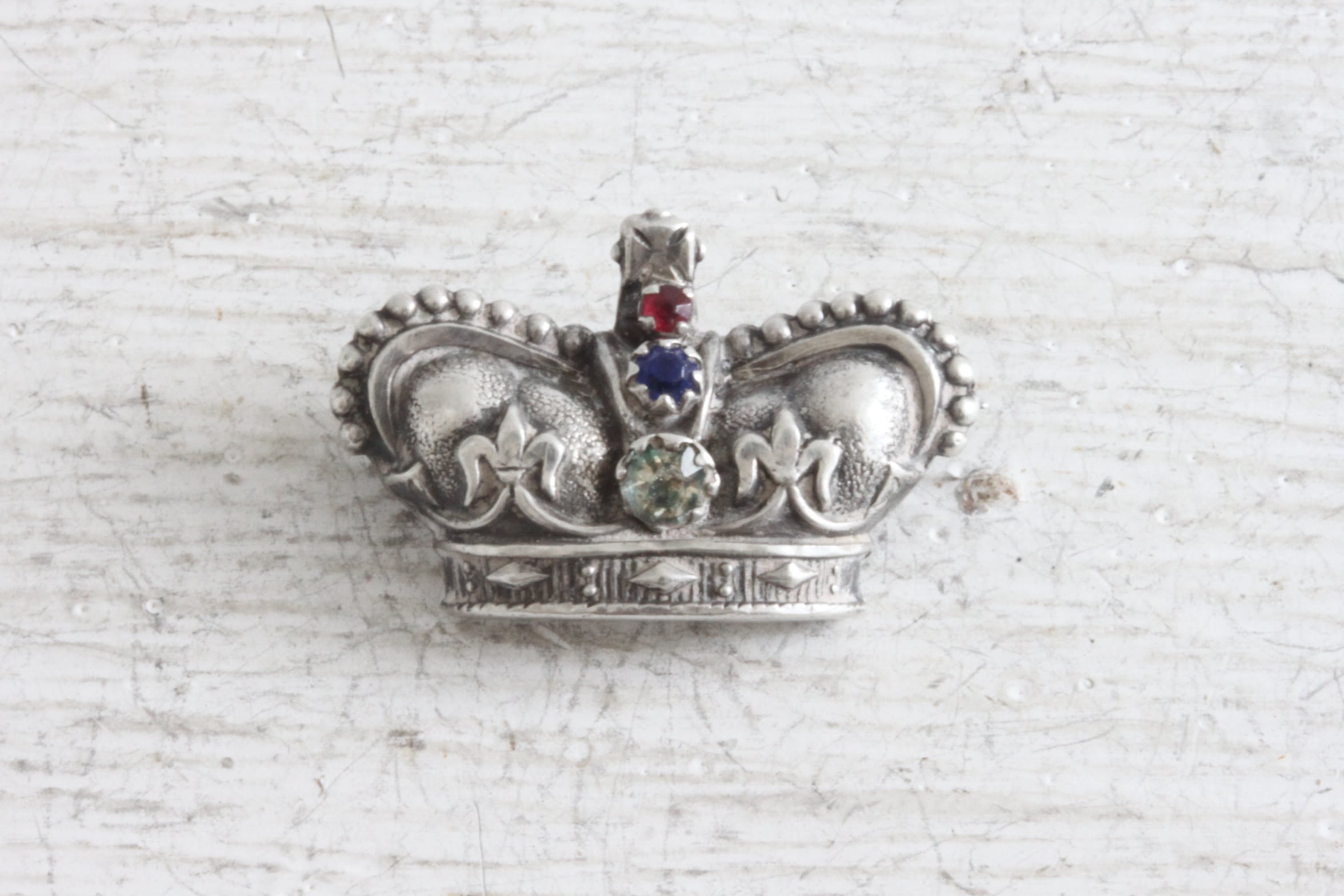 シルバー 王冠ブローチ | Milfy(ミルフィ)