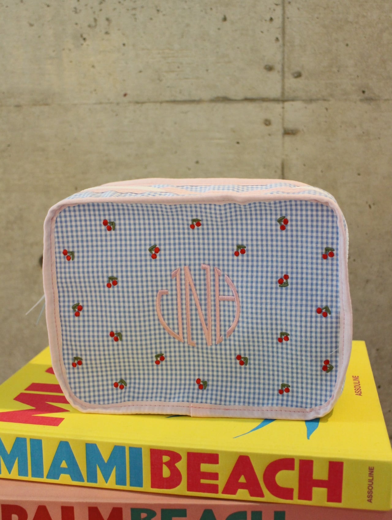 JNHeartsピクニックバック Pouch Medium Cherry/Blue | J.N.Hearts