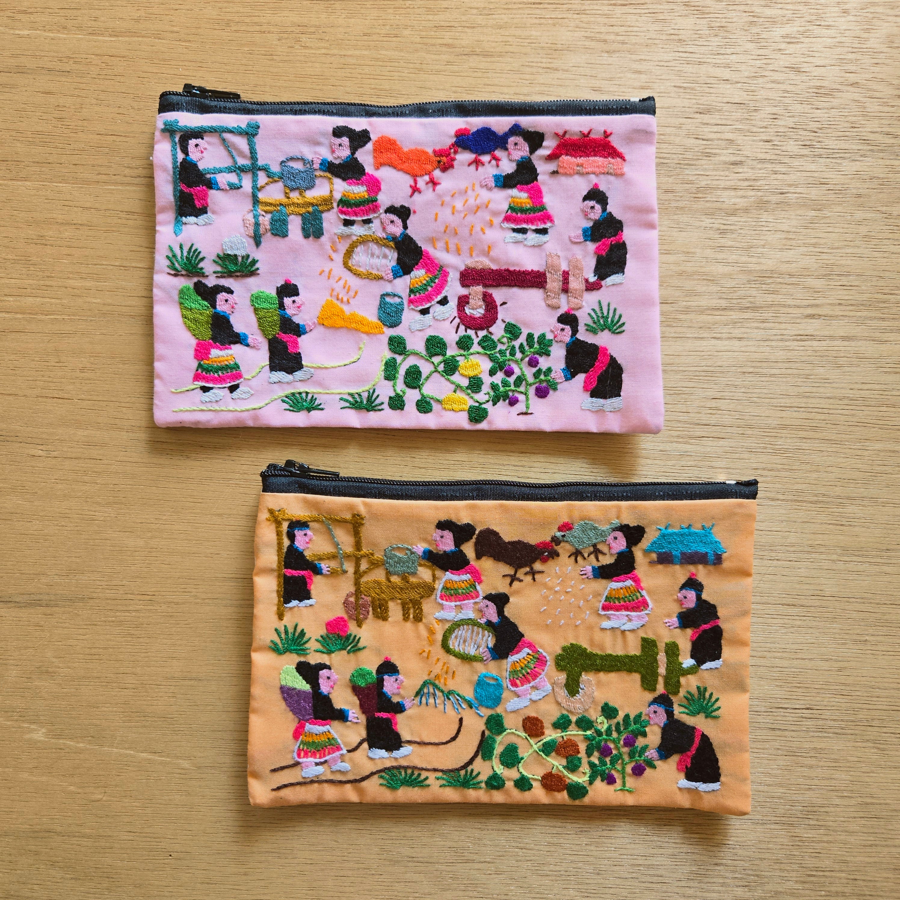 ラオス モン族 手刺繍 村の風景 アート作品 ラオス モン族 手刺繍 村の