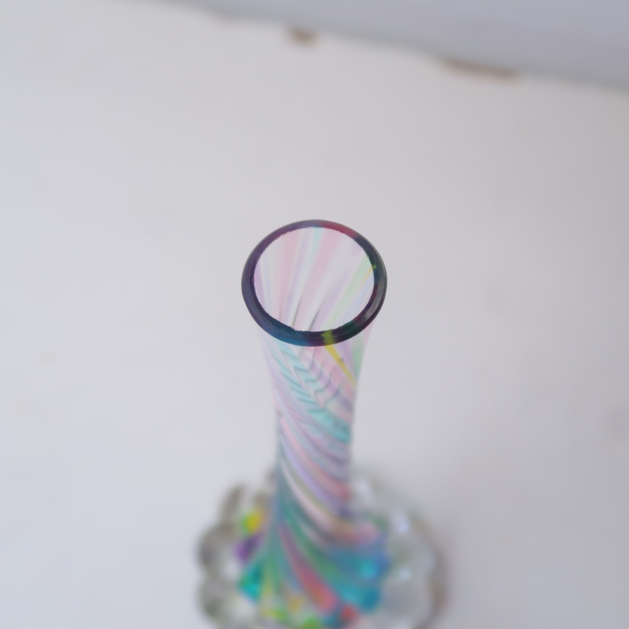 パープルネオンの花瓶